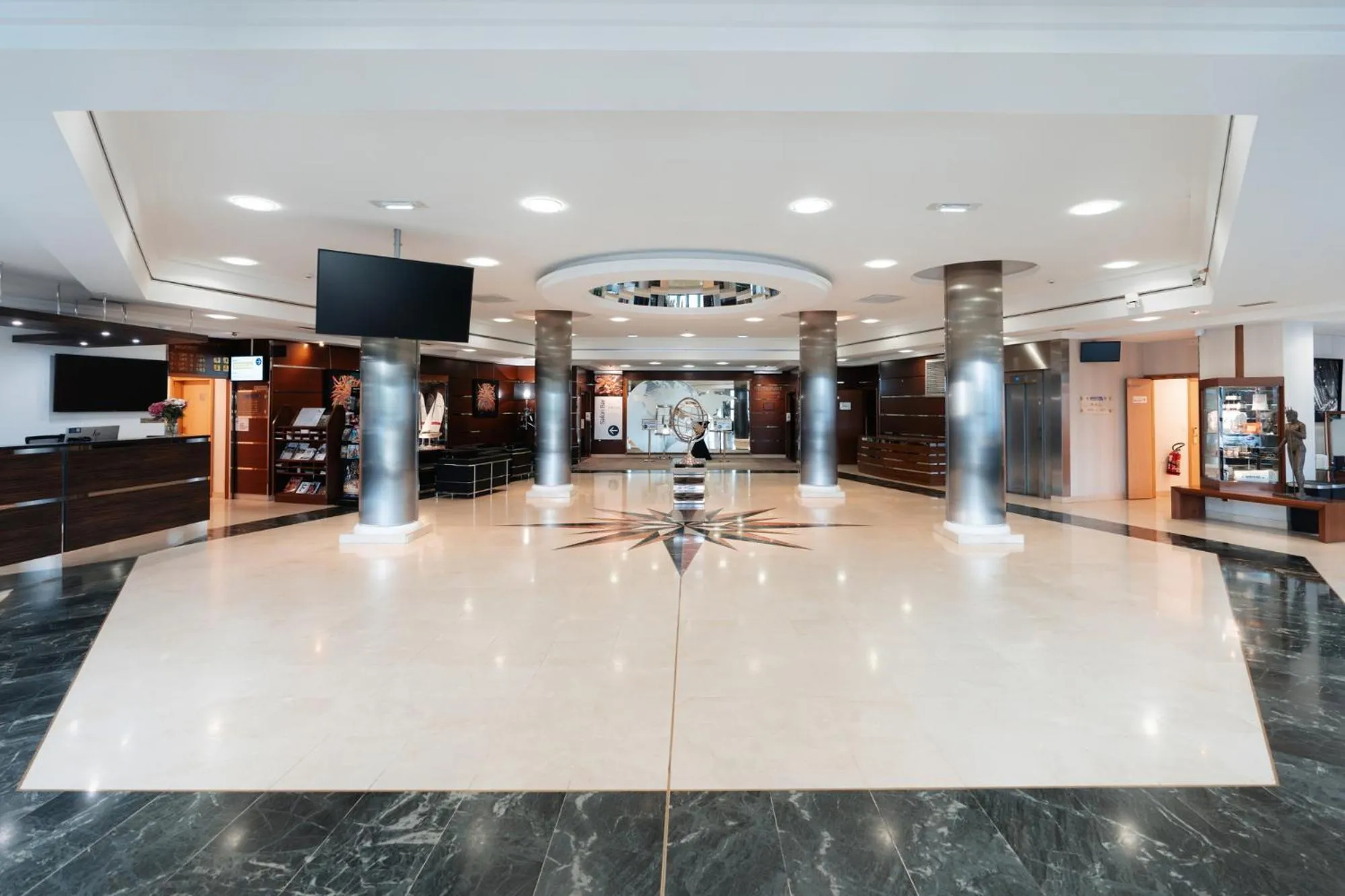 Lobby or reception in Westotel Nantes Atlantique