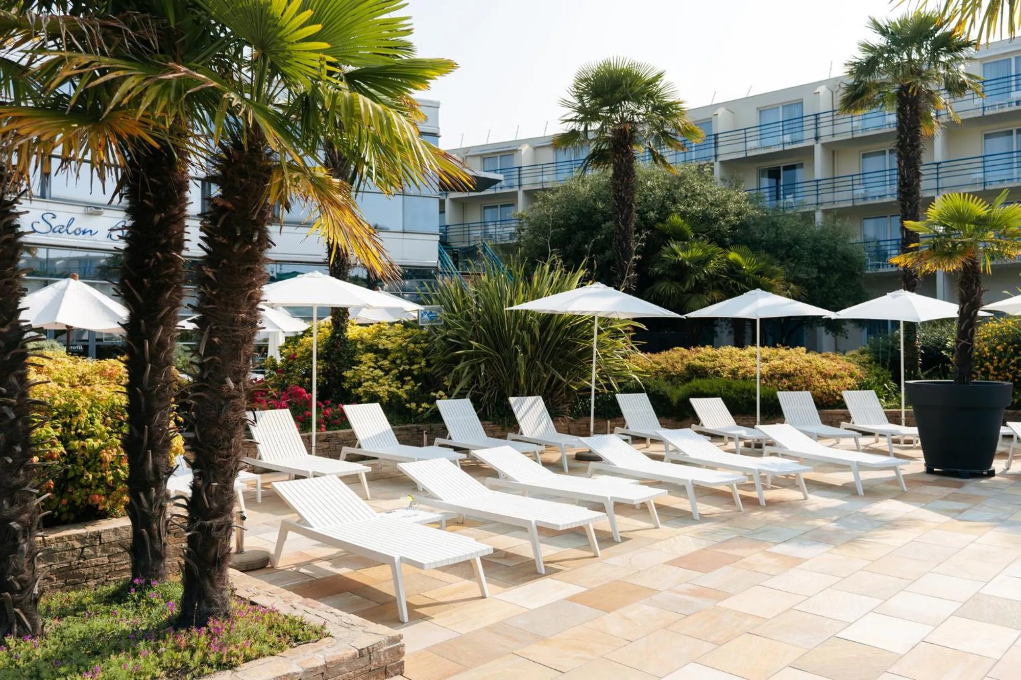 Pool view in Westotel Nantes Atlantique