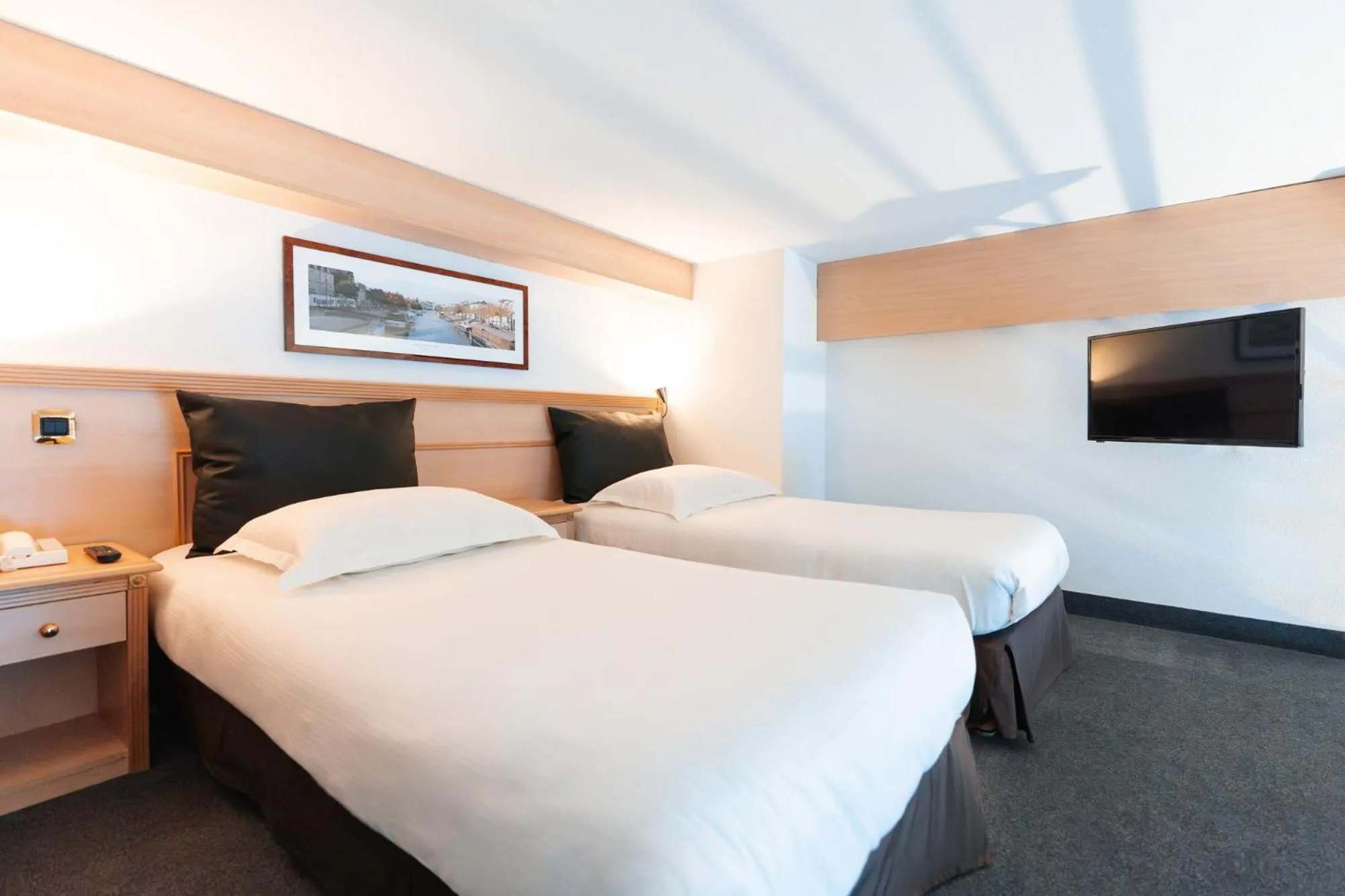 Bathroom, Bed in Westotel Nantes Atlantique