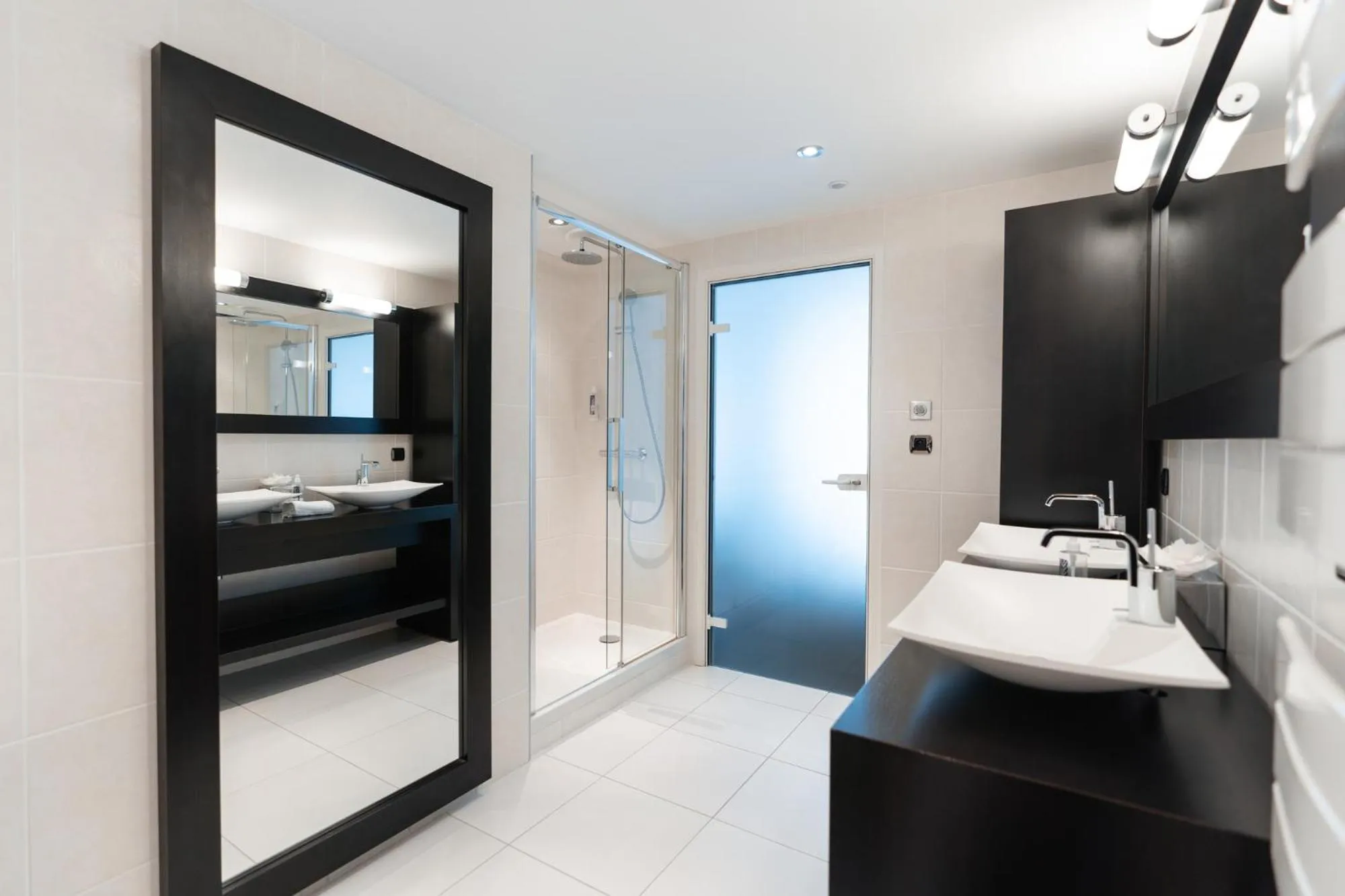 Bathroom, Bed in Westotel Nantes Atlantique
