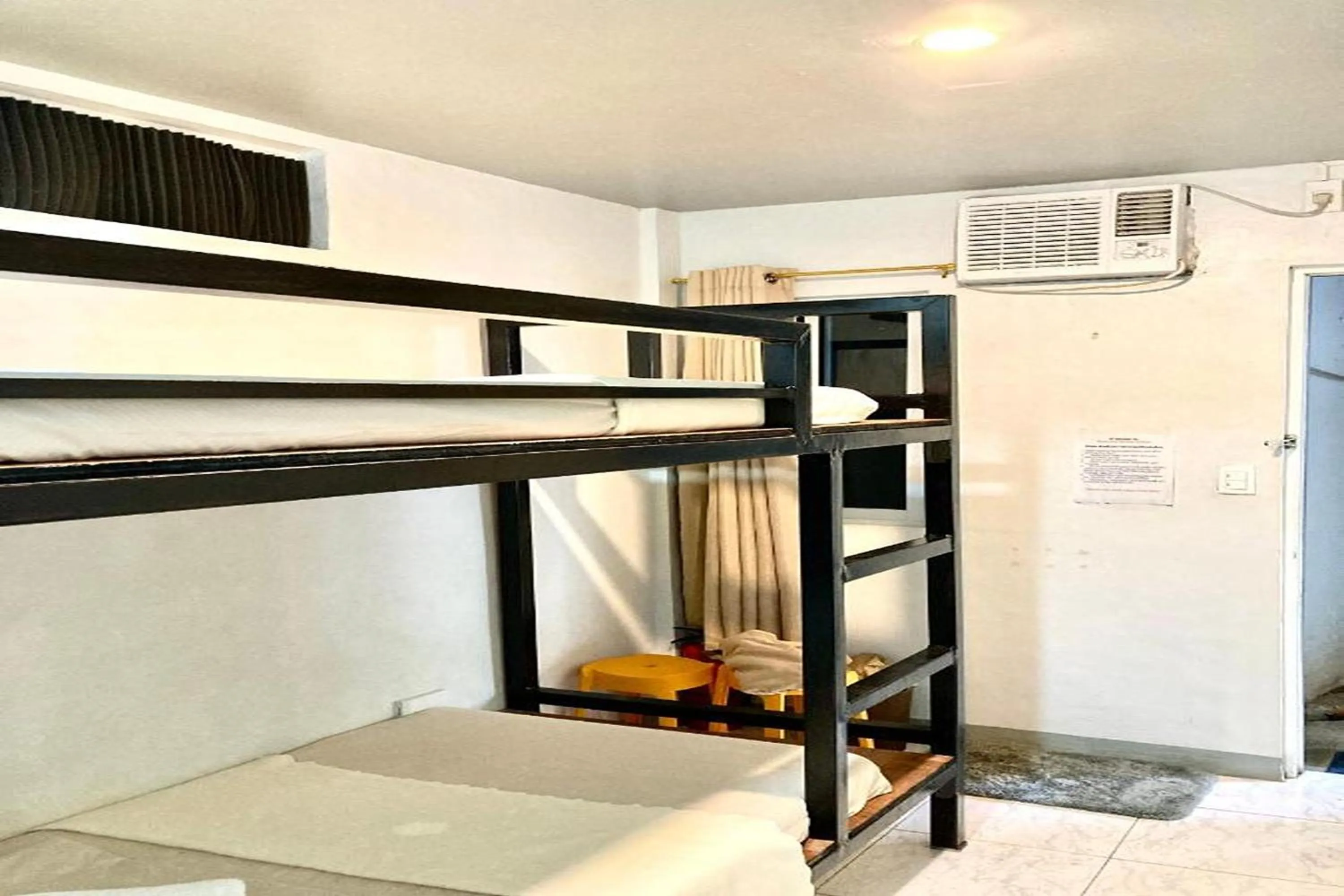 Bed in Hometel Barrio House Mactan