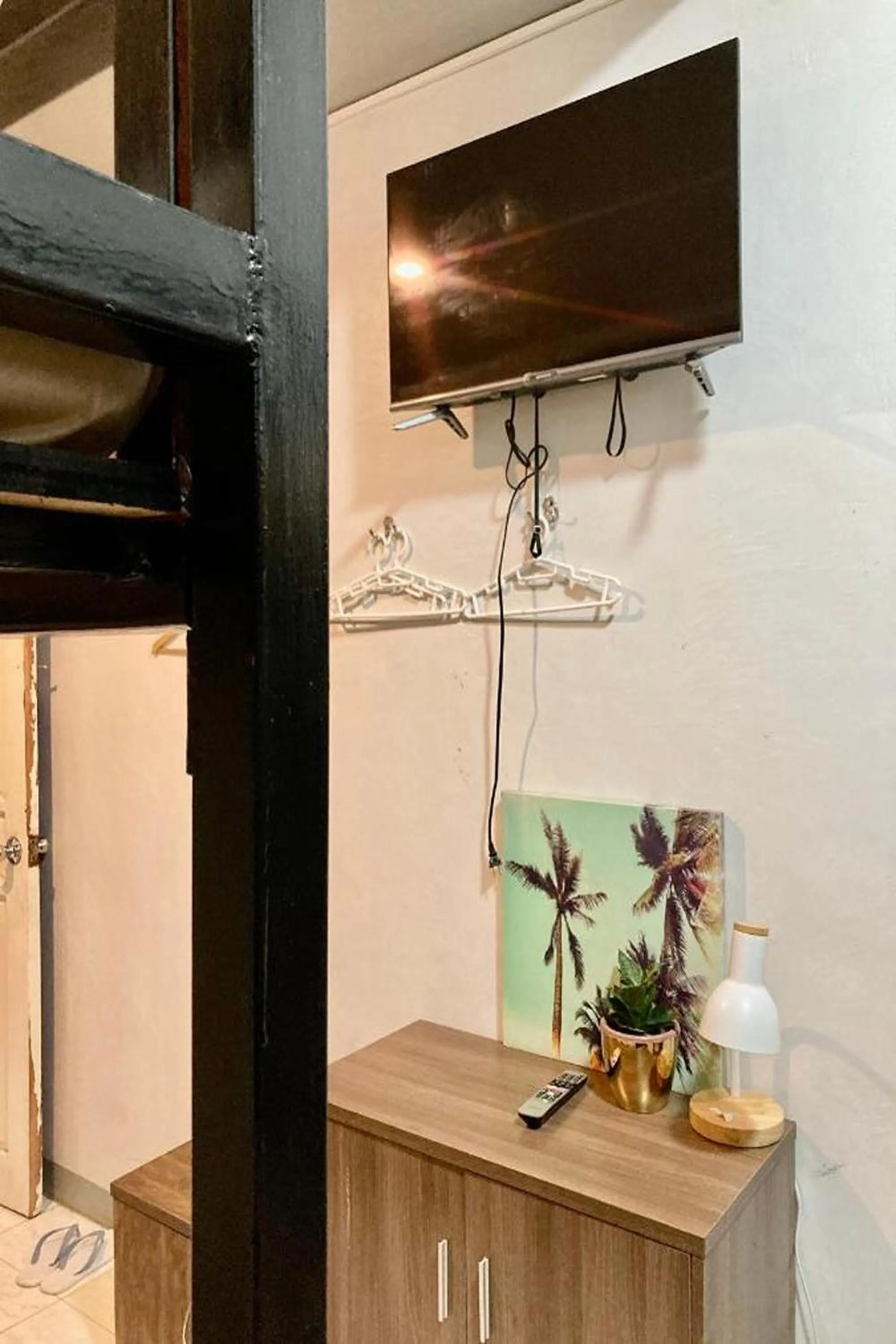 TV and multimedia in Hometel Barrio House Mactan