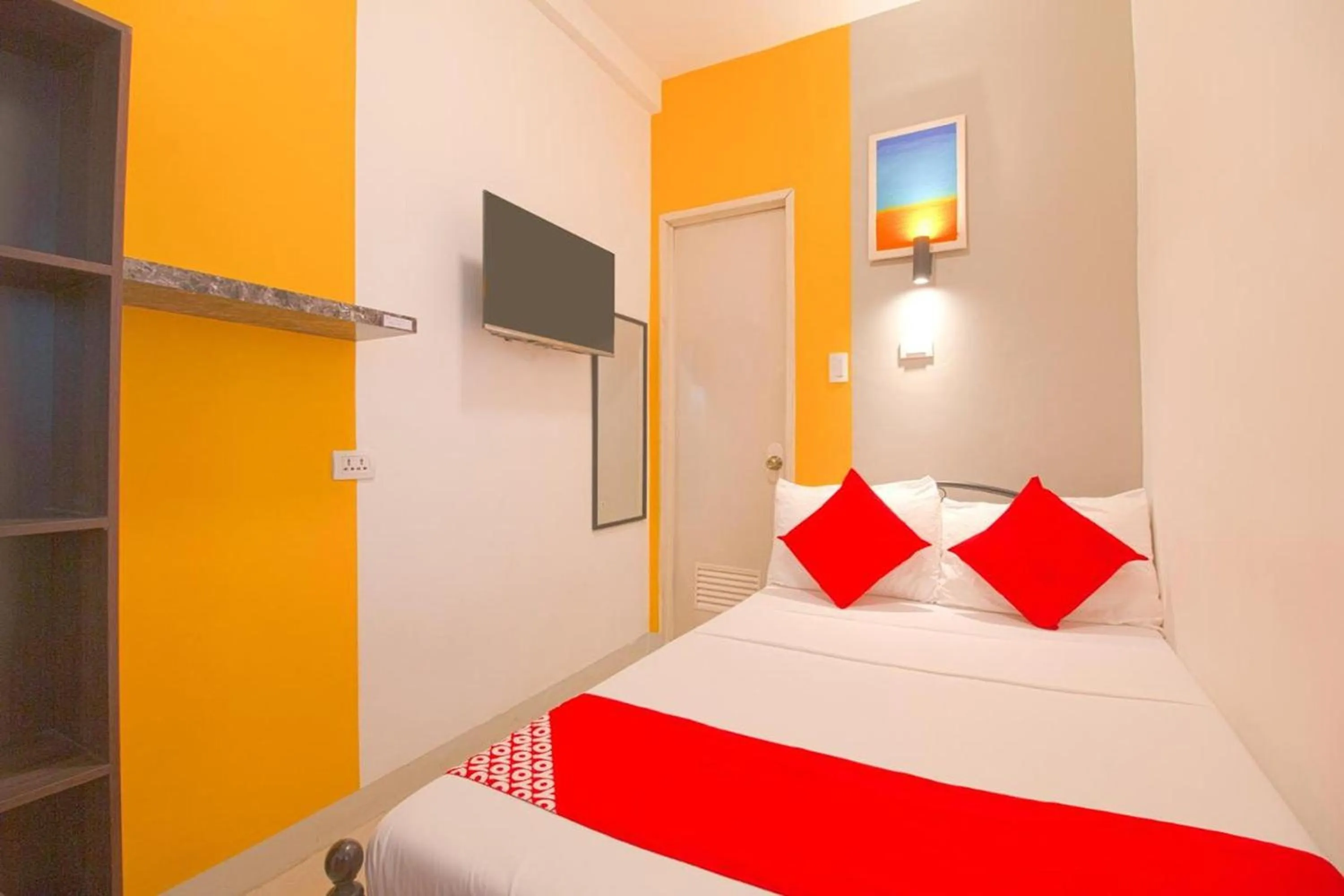 Bed in Hometel Barrio House Mactan