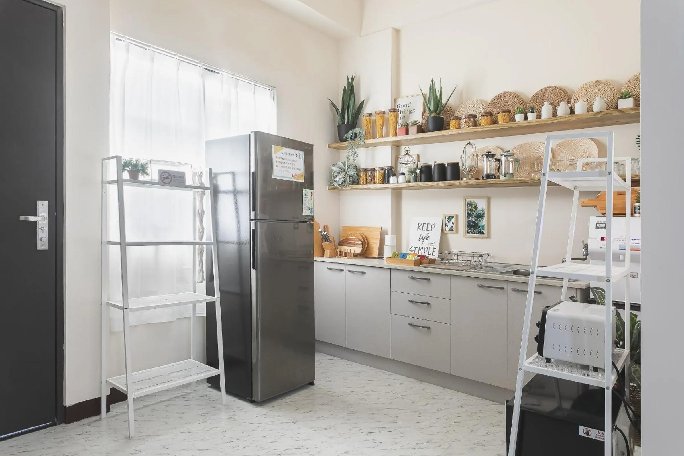Communal kitchen in Tainan Haian Art Apartment