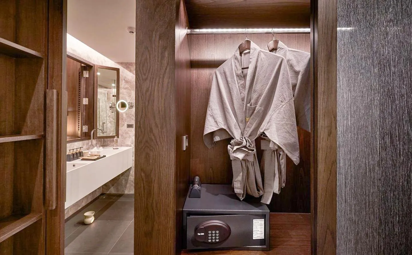 wardrobe in Khanom Beach Resort And Spa