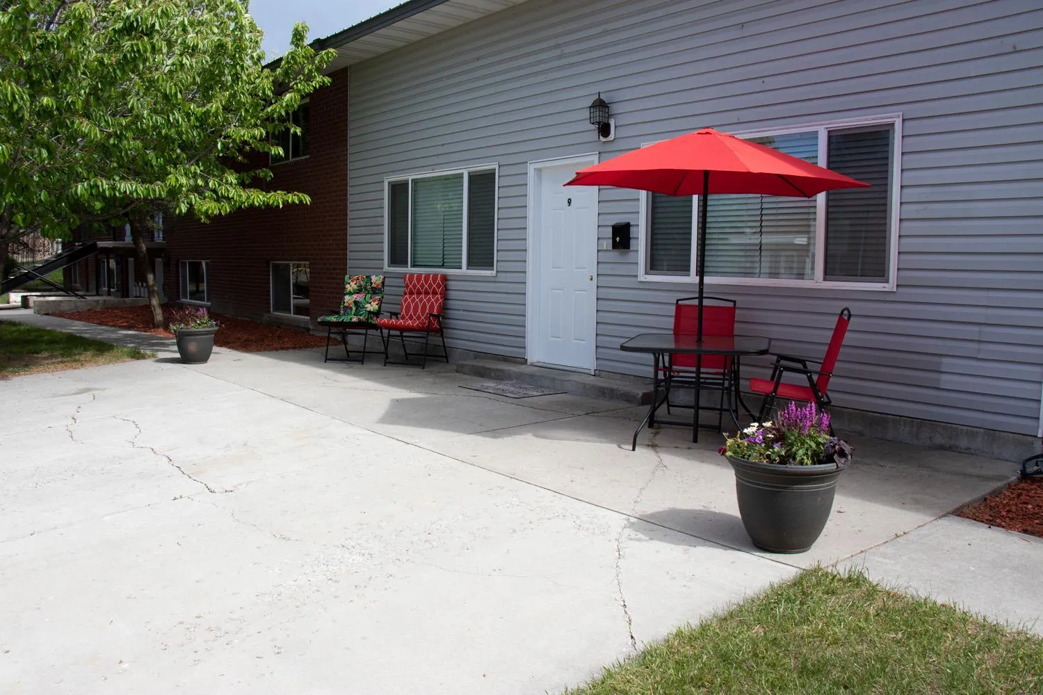 Facade/entrance in The Wing at Kingston East