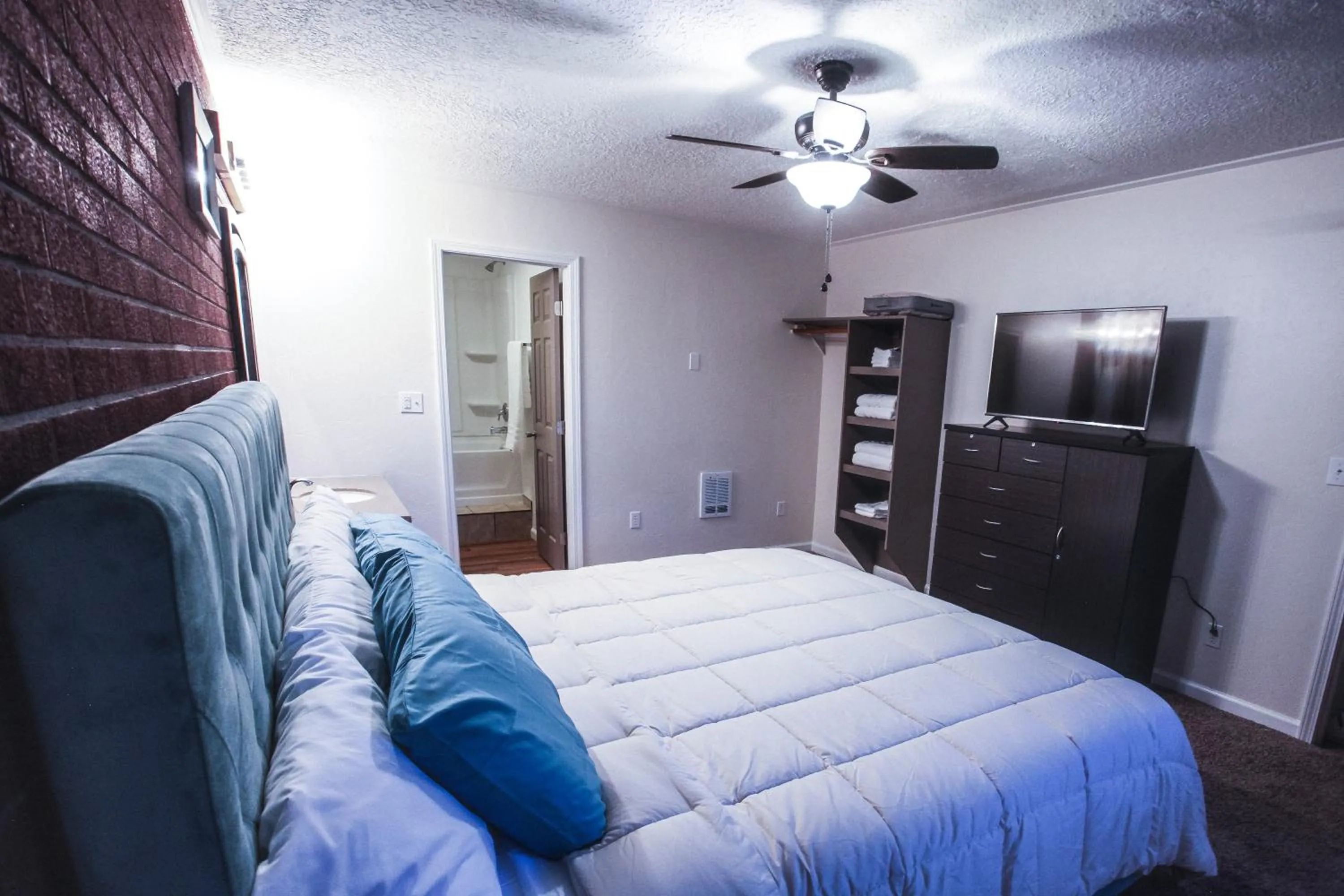 TV and multimedia, Bed in The Wing at Kingston East