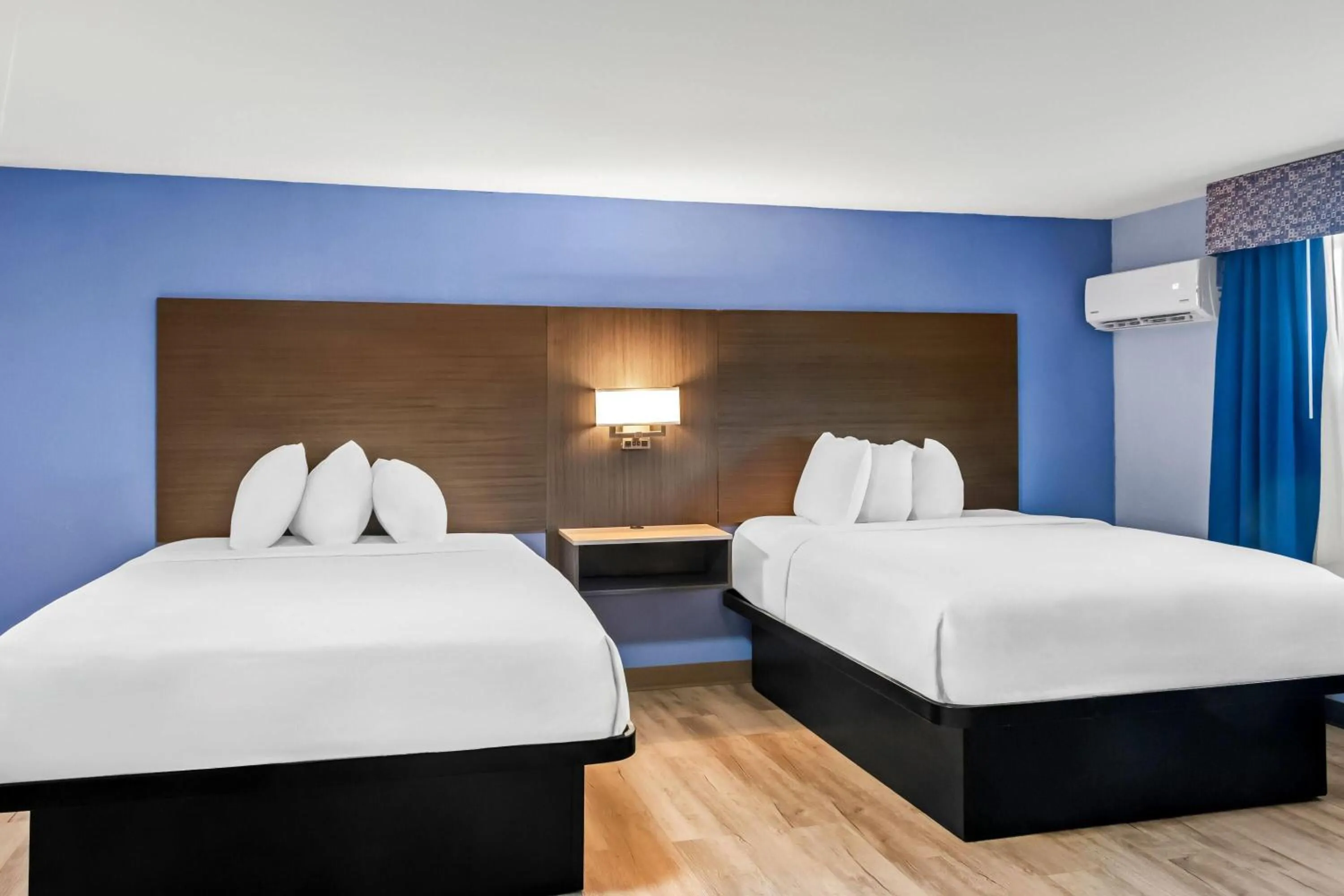 Bed in Travelodge by Wyndham Las Vegas NM