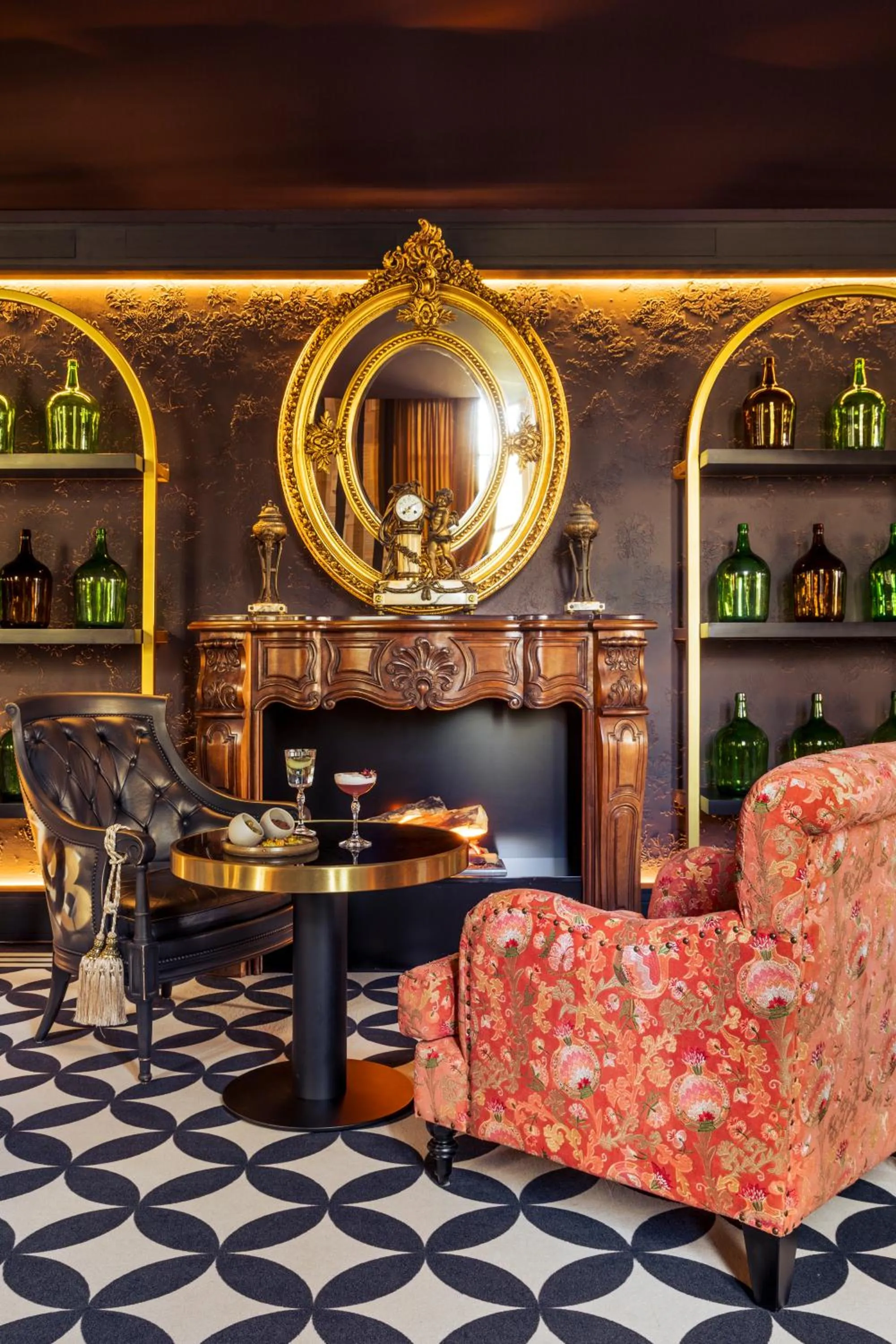 Lounge or bar in Château Jeanne & The Forest - Château de Montvillargenne