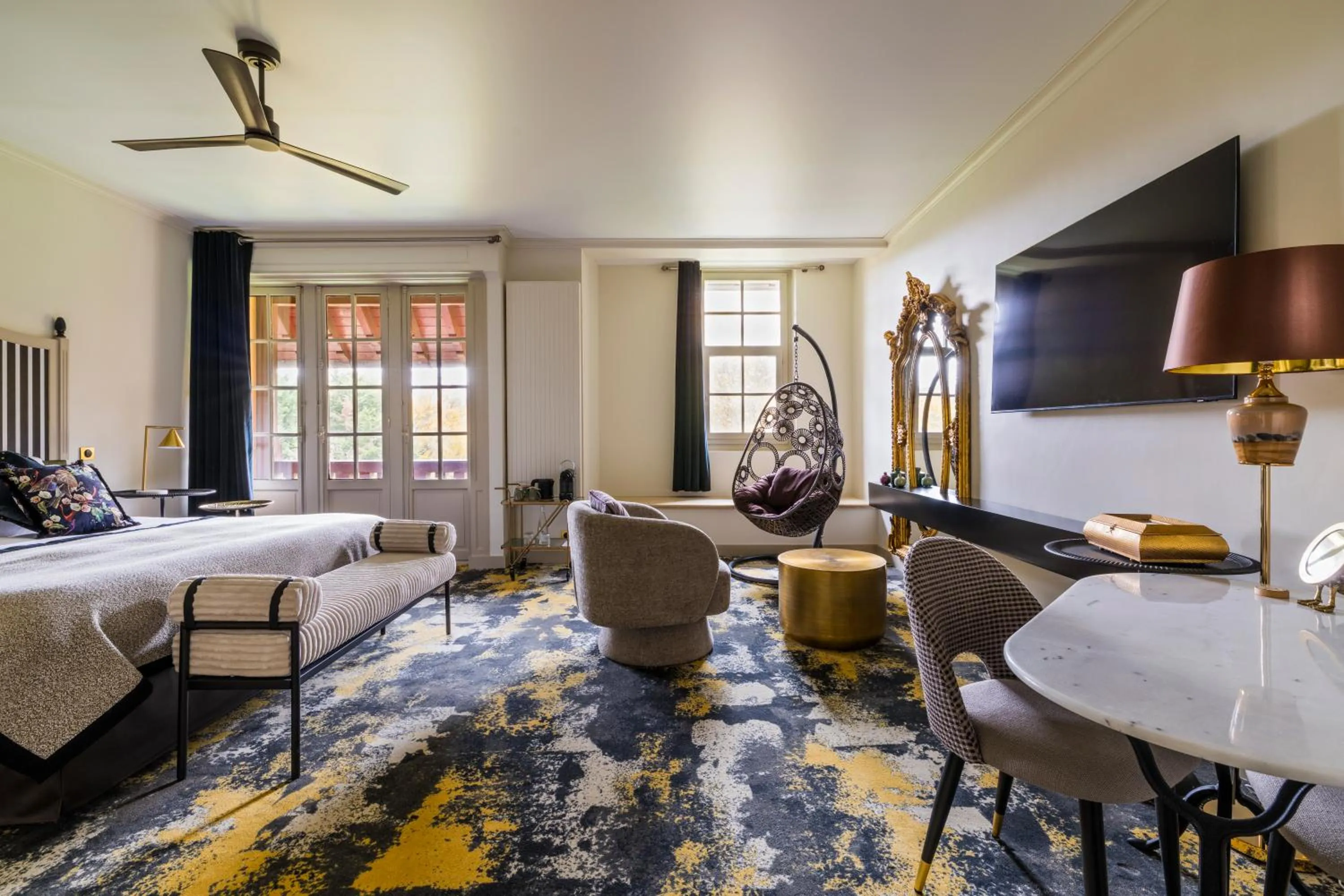 Bedroom, Bed in Château Jeanne & The Forest - Château de Montvillargenne