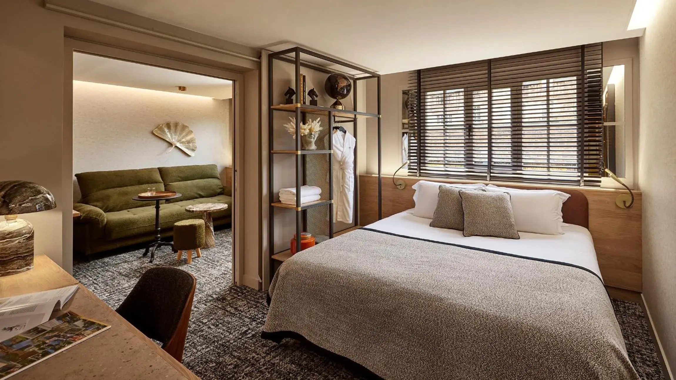 Pro work Suite in Château Jeanne & The Forest - Château de Montvillargenne Pro work Suite in Château Jeanne & The Forest - Château de Montvillargenne