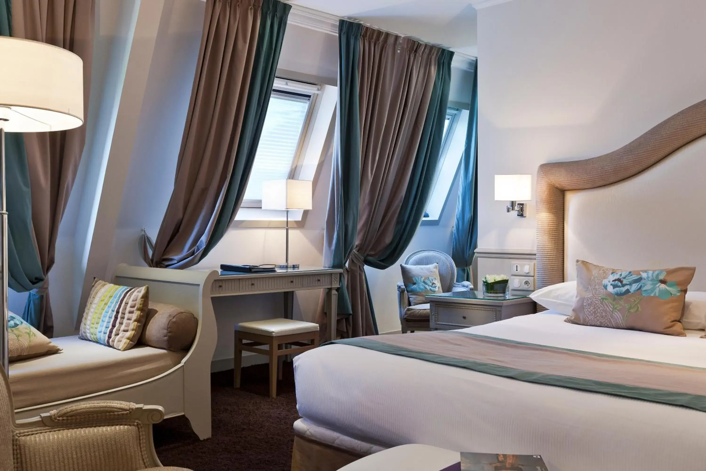 Deluxe Double or Twin Room - Castle in Chateau de Montvillargenne Deluxe Double or Twin Room - Castle in Chateau de Montvillargenne