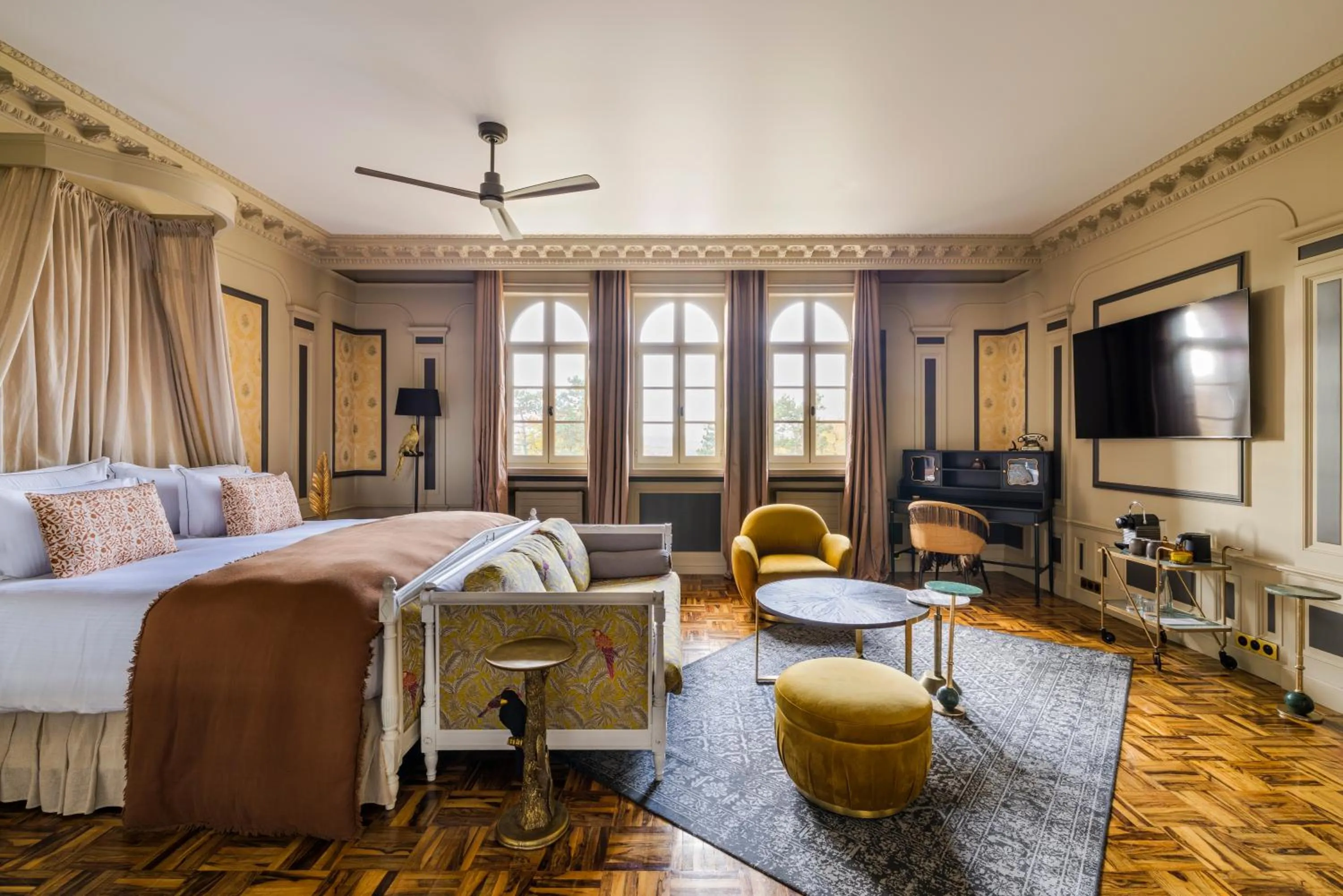 Bedroom, Bed in Château Jeanne & The Forest - Château de Montvillargenne