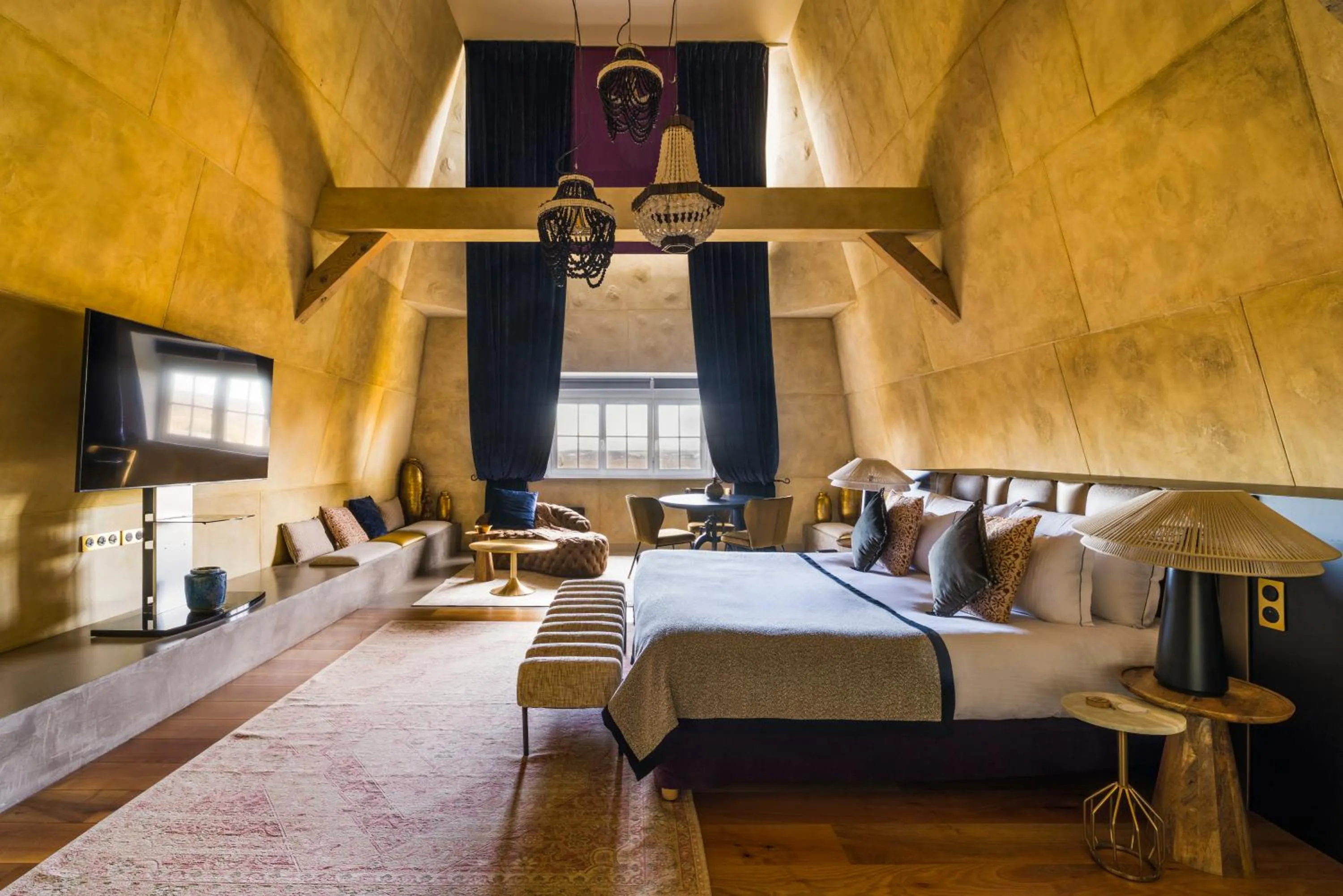 Bedroom, Bed in Château Jeanne & The Forest - Château de Montvillargenne