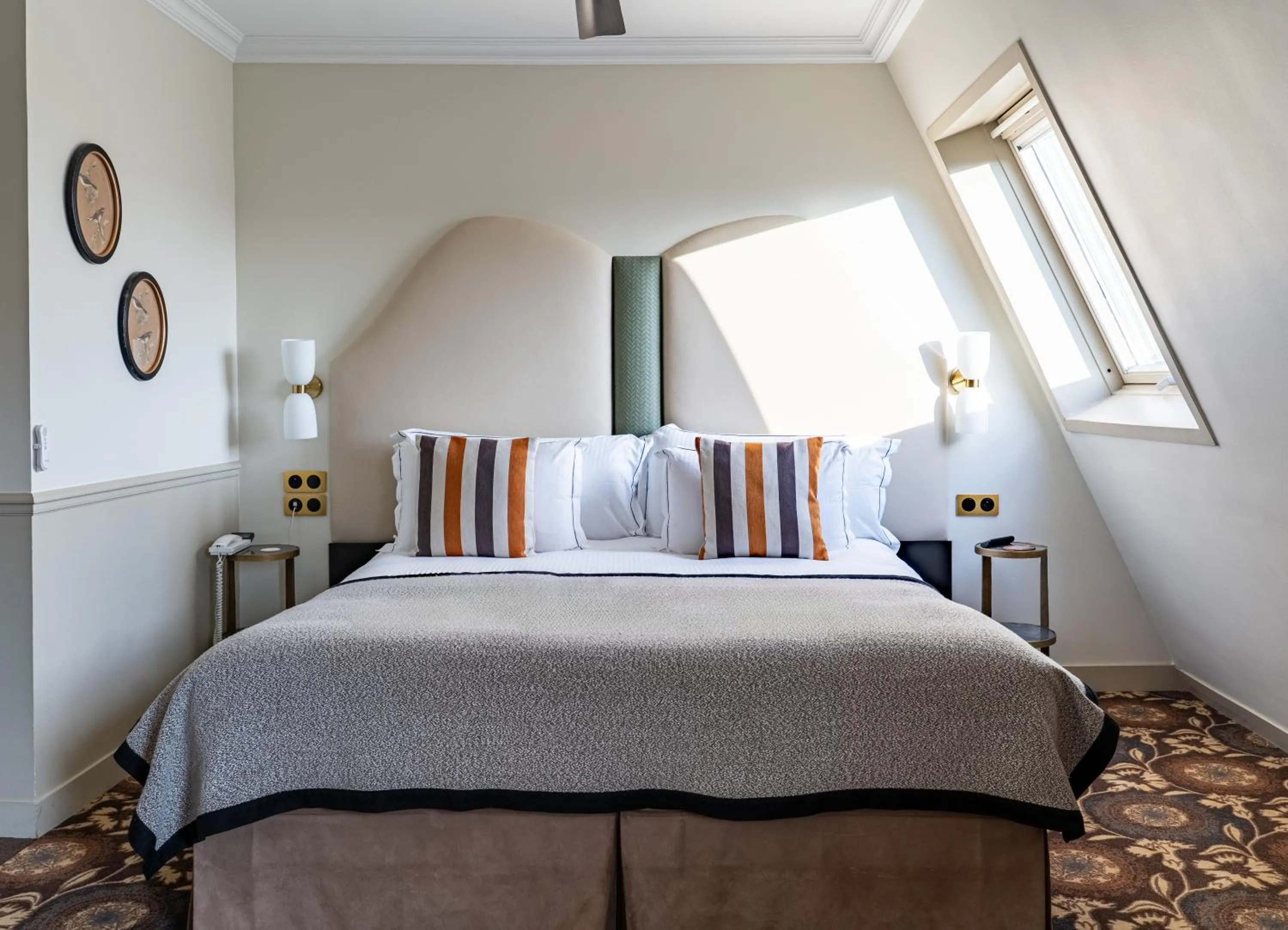 Bedroom, Bed in Château Jeanne & The Forest - Château de Montvillargenne