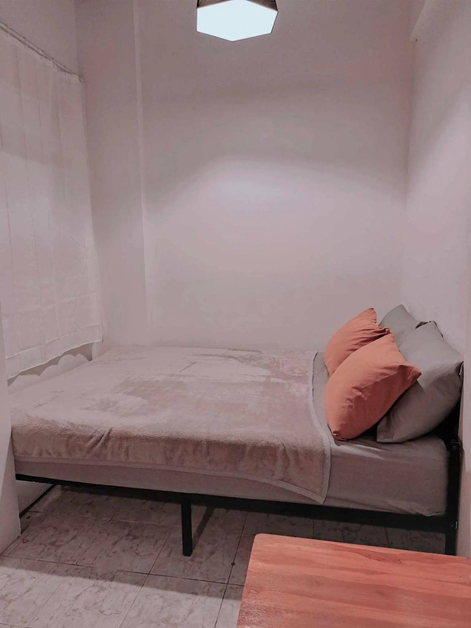 Bed in 8 SLEEPER STREET Guesthouse