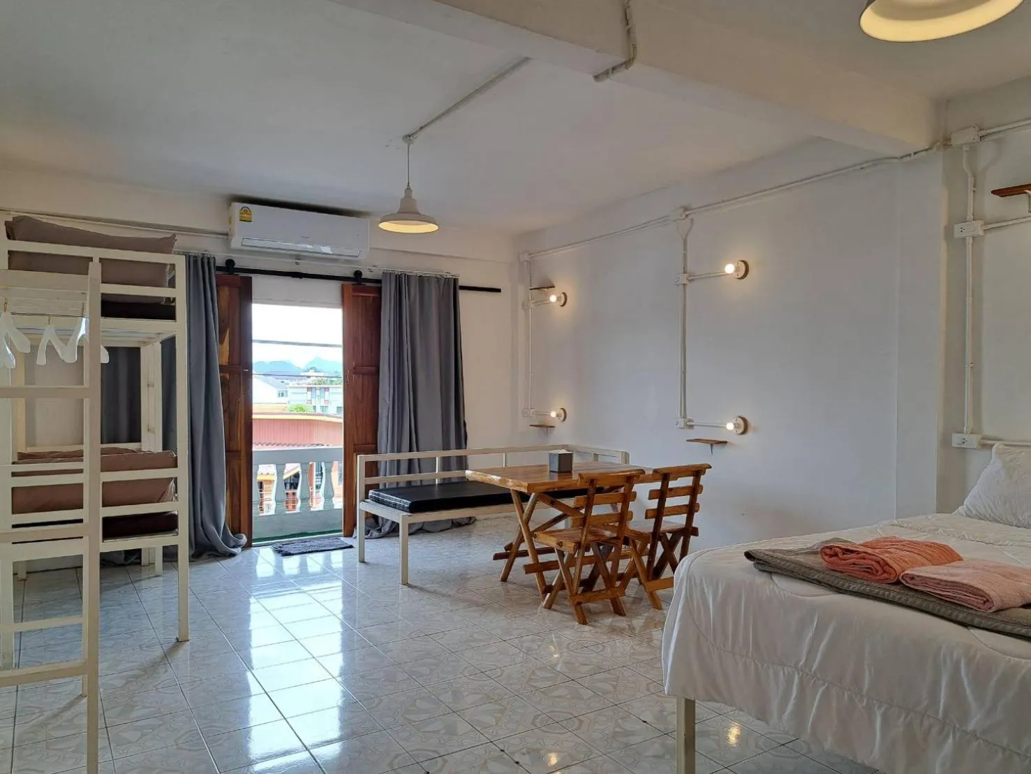 Bed in 8 SLEEPER STREET Guesthouse