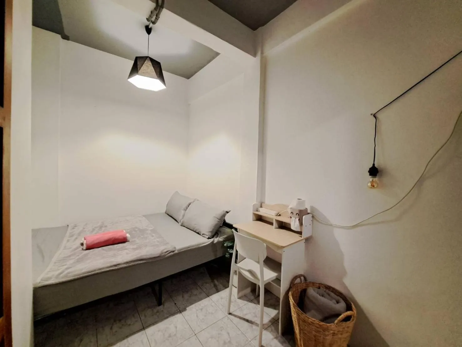 Bed in 8 SLEEPER STREET Guesthouse