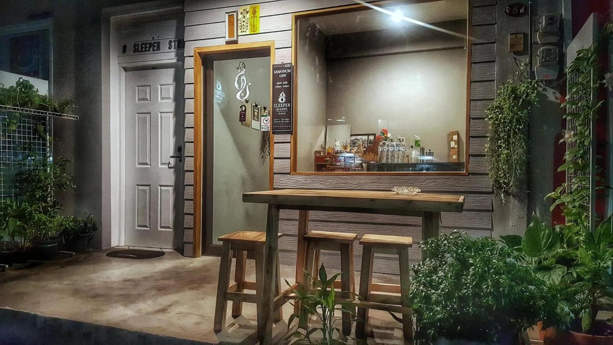 Facade/entrance in 8 SLEEPER STREET Guesthouse