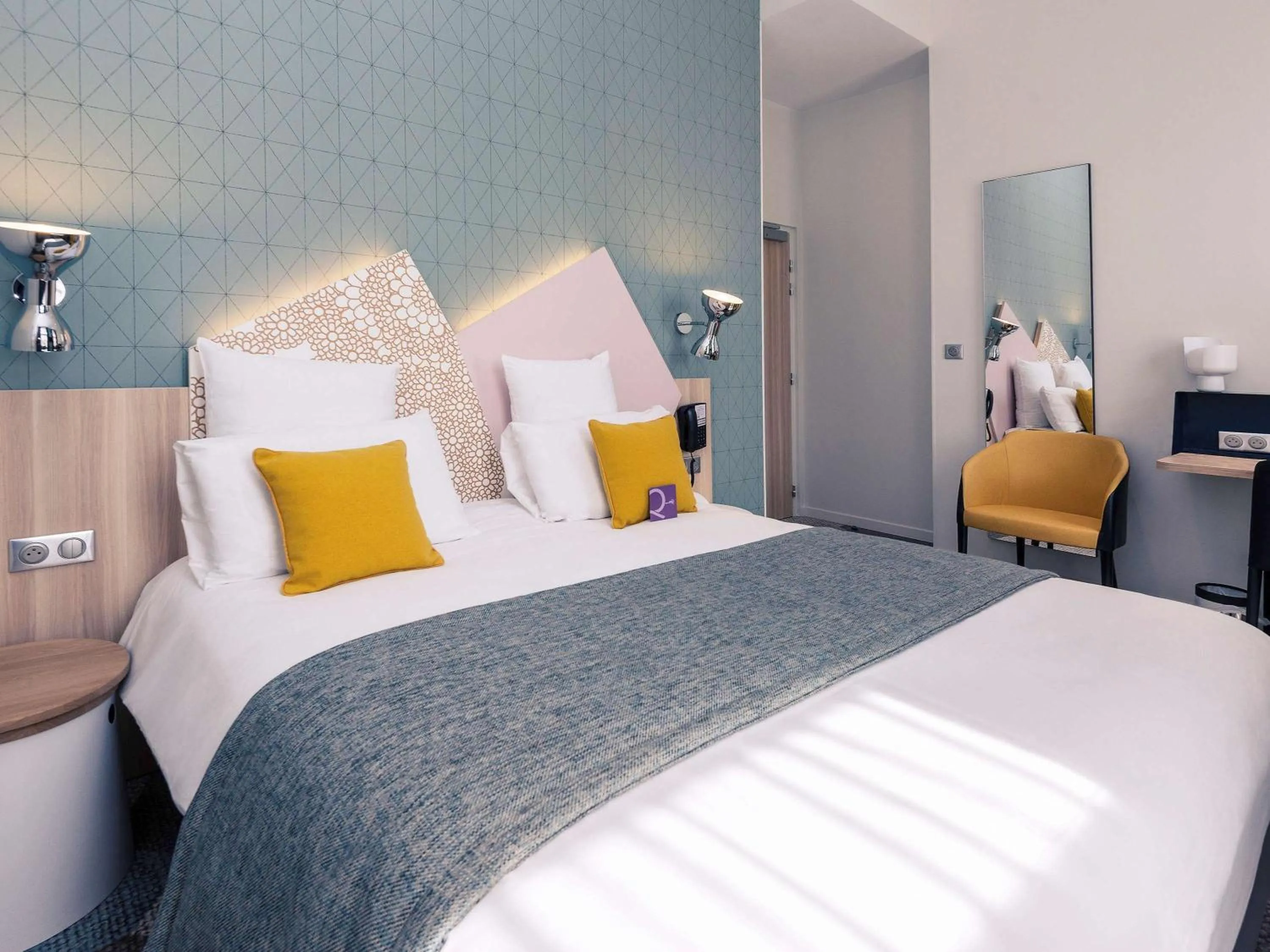 Photo of the whole room, Bed in Hôtel Mercure Thionville Centre Porte du Luxembourg