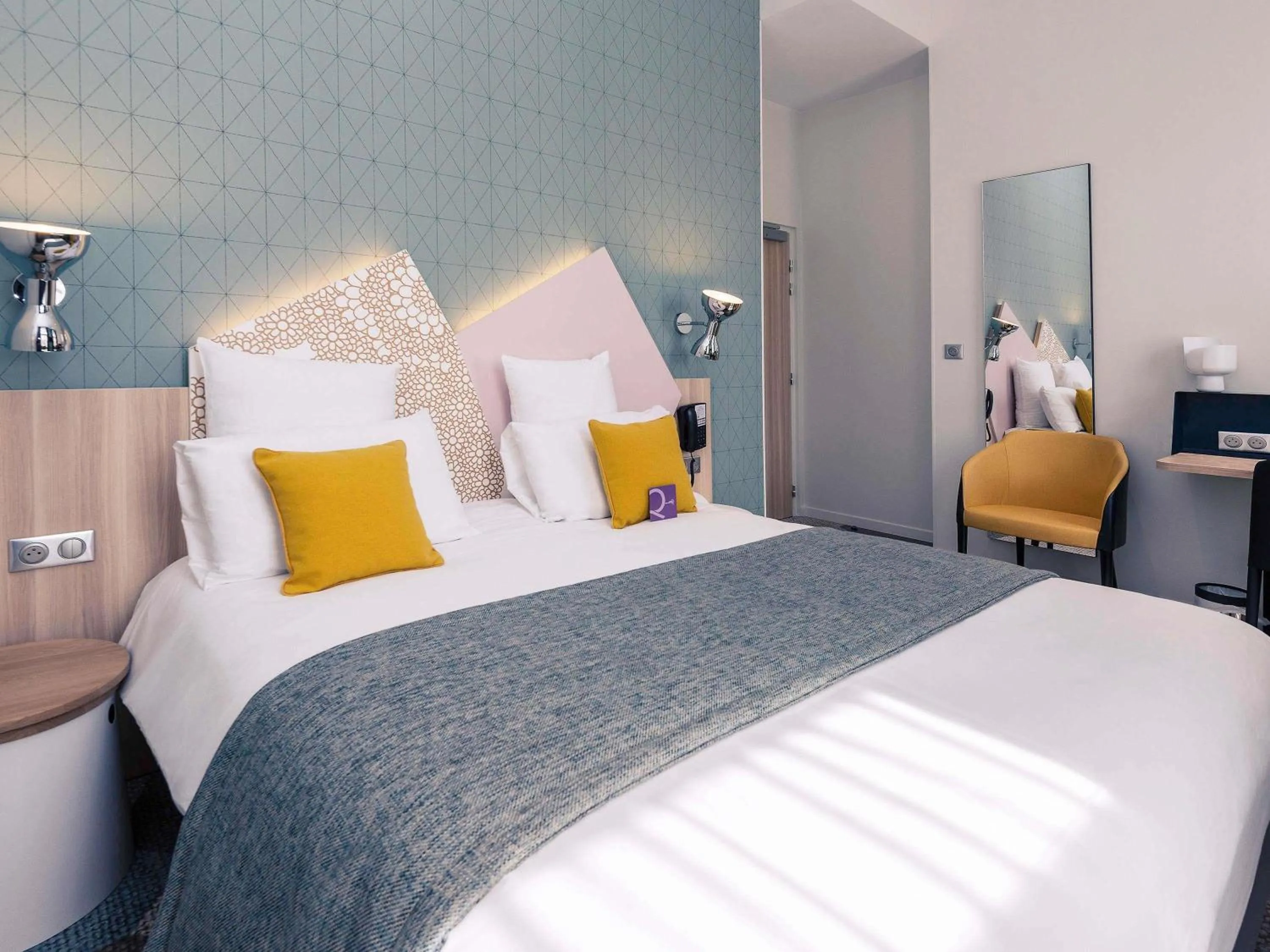 Bedroom, Bed in Hôtel Mercure Thionville Centre Porte du Luxembourg