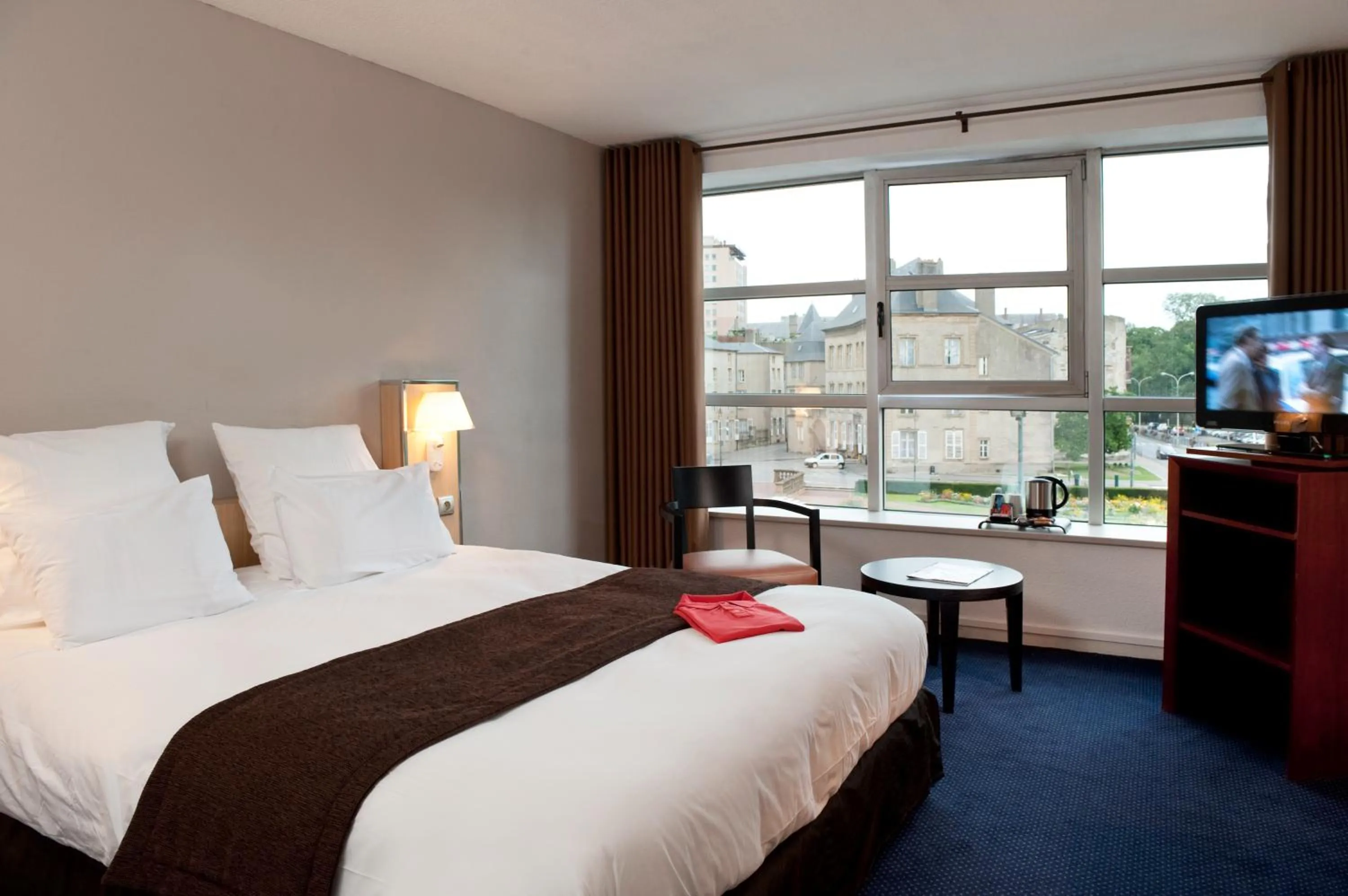 Bedroom, Bed in Hôtel Mercure Thionville Centre Porte du Luxembourg