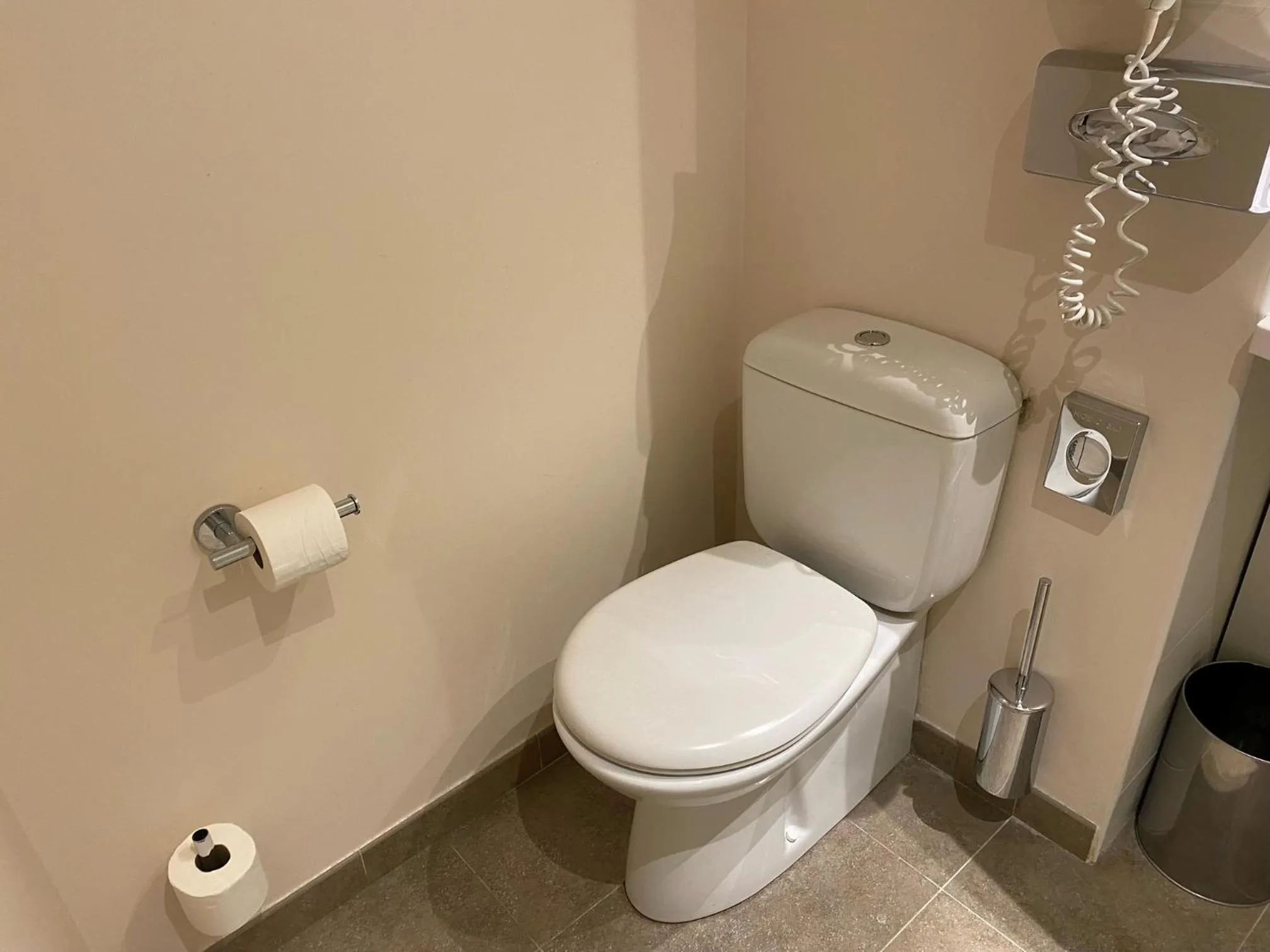 Toilet in Hôtel Mercure Thionville Centre Porte du Luxembourg