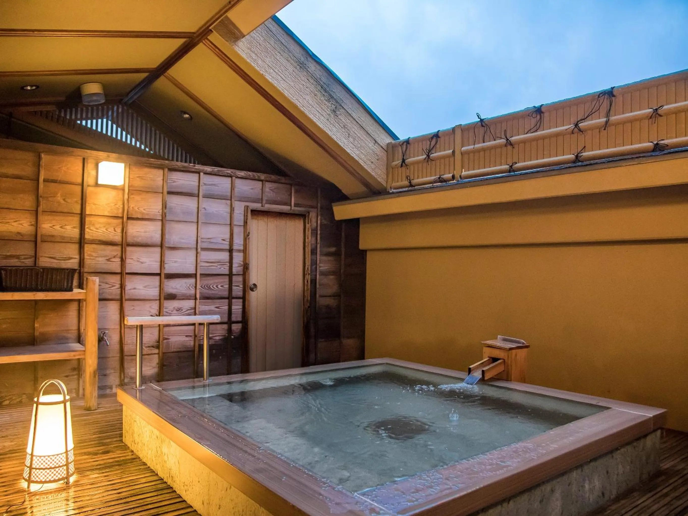 Hot Spring Bath in Fugaku Hanabusa