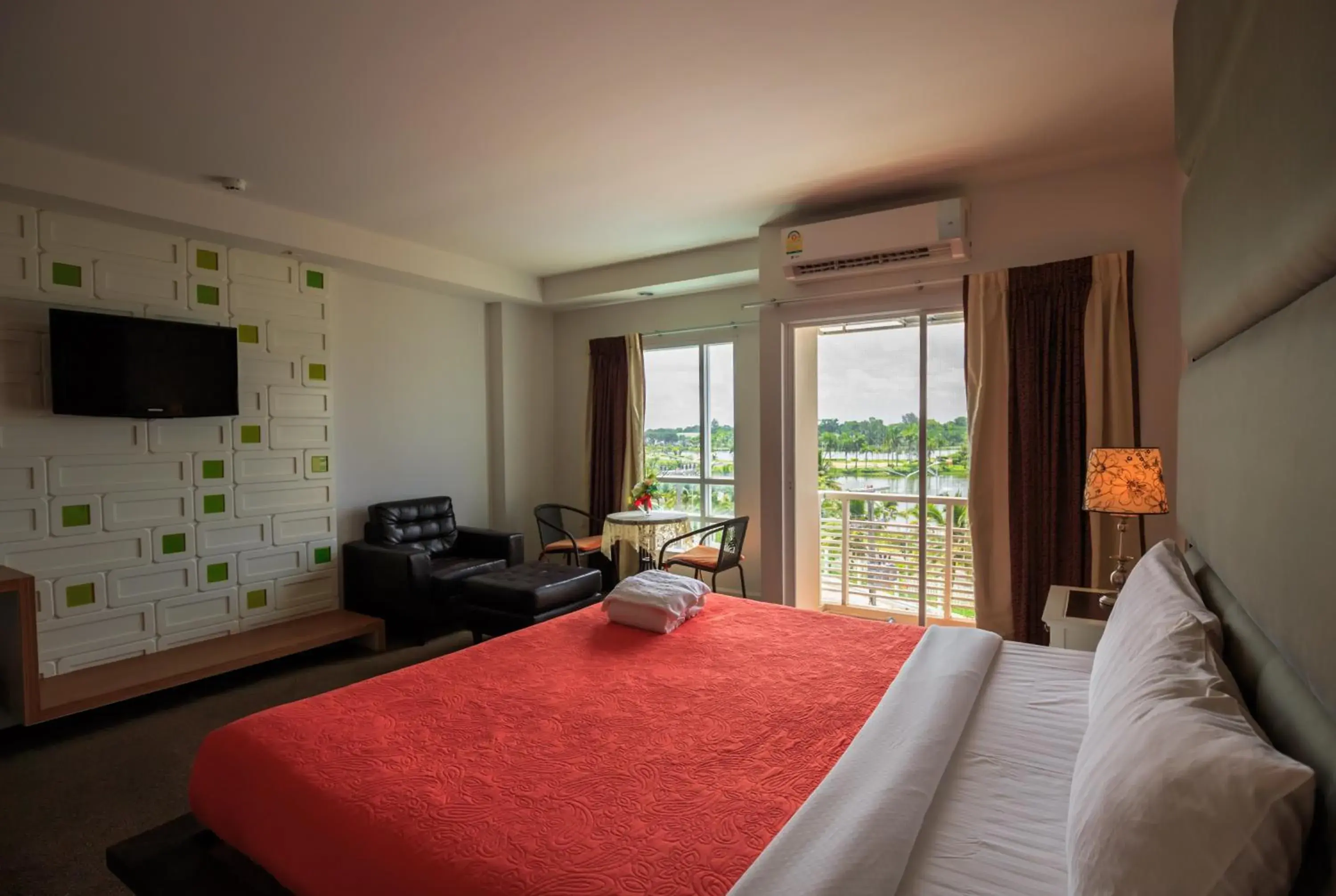 Deluxe Double Room with Balcony in Kwan Ruen Park Deluxe Double Room with Balcony in Kwan Ruen Park