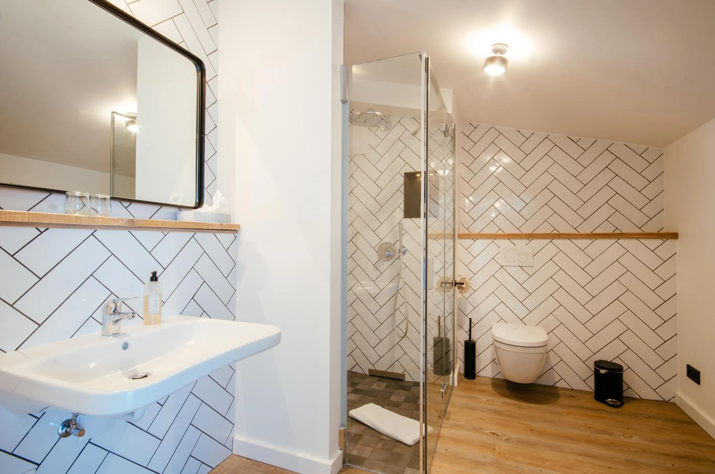 Shower in Hotel Landhafen