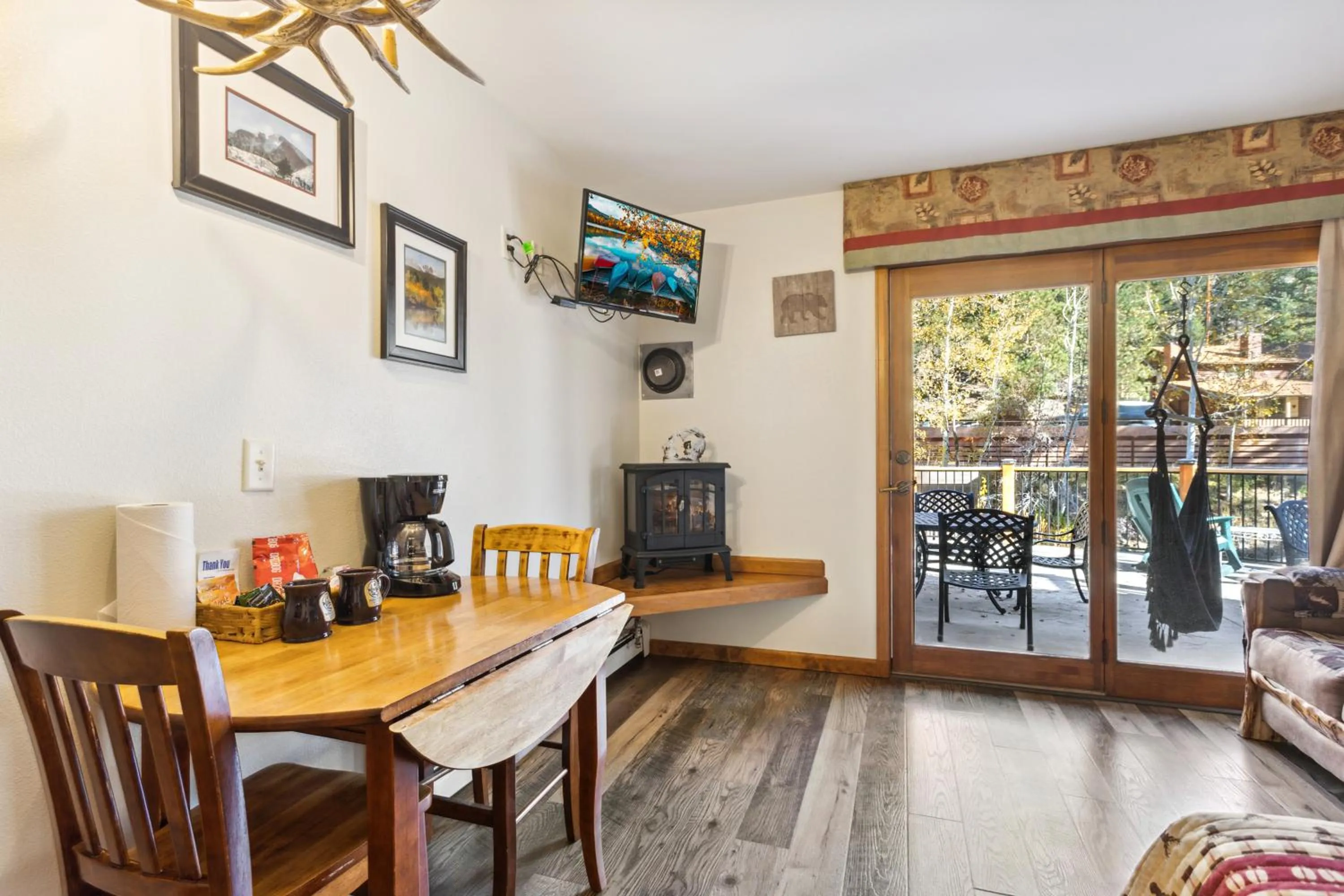 TV and multimedia in Ponderosa Lodge