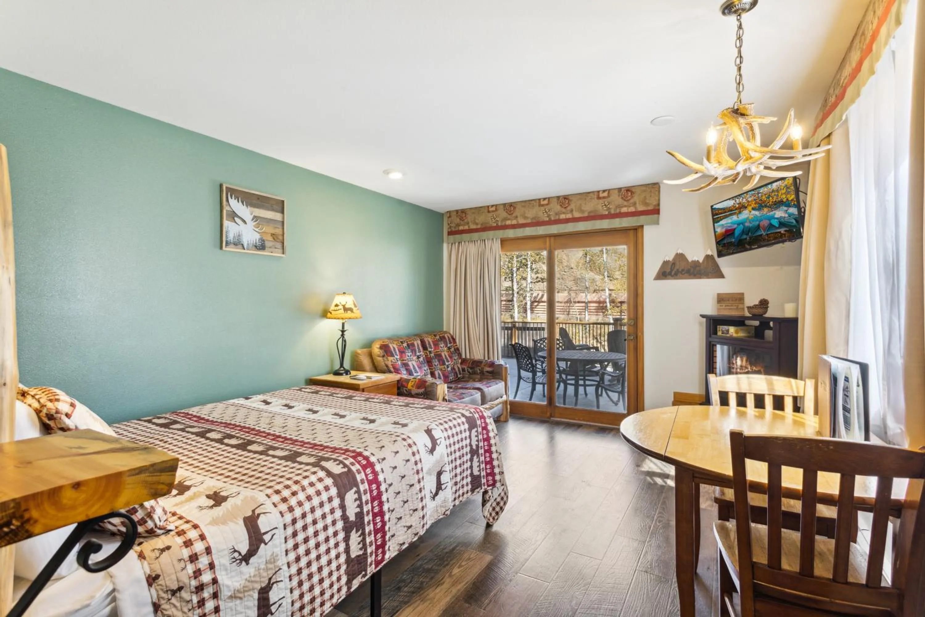 Bed in Ponderosa Lodge