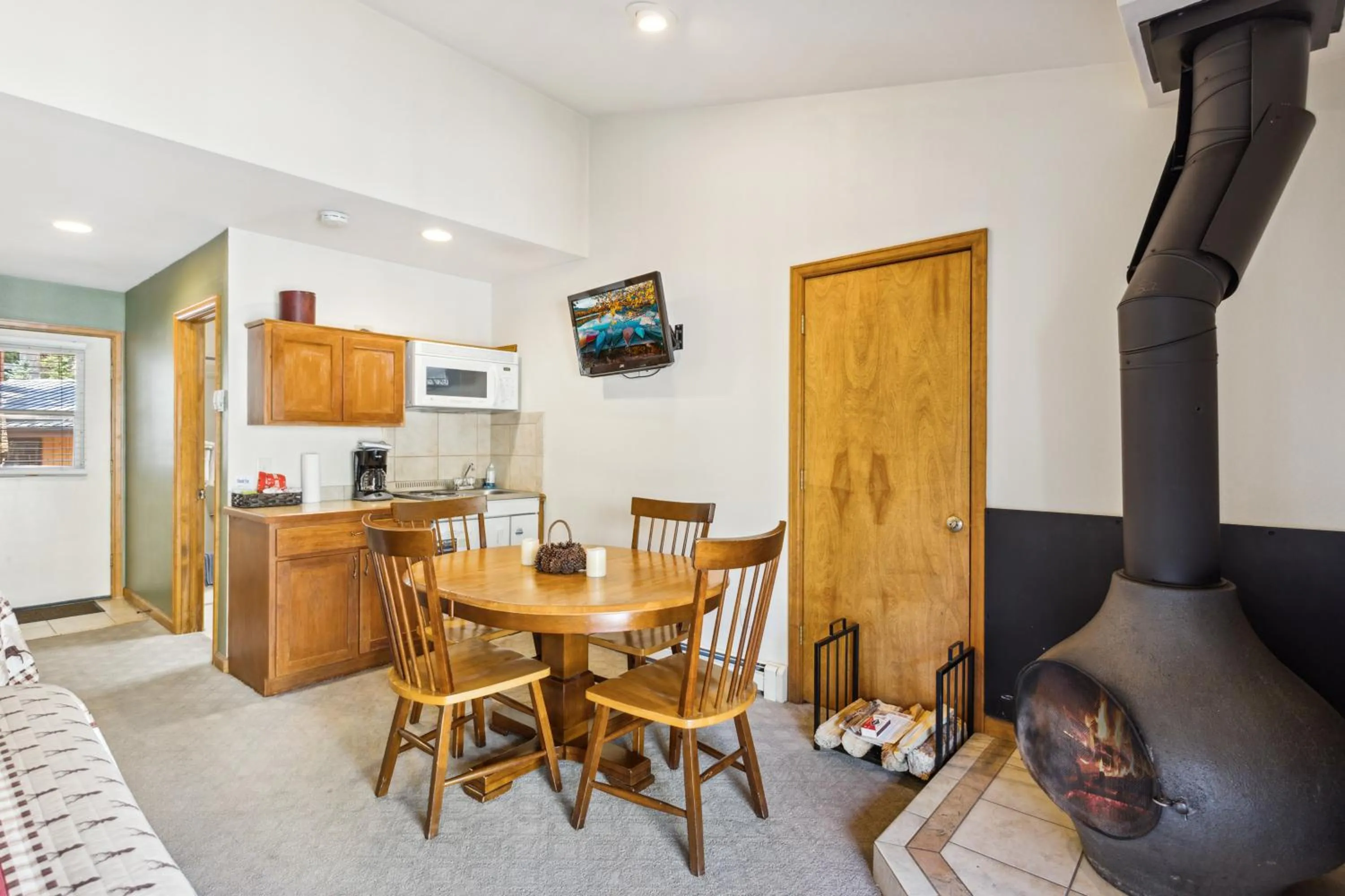 Kitchen or kitchenette in Ponderosa Lodge