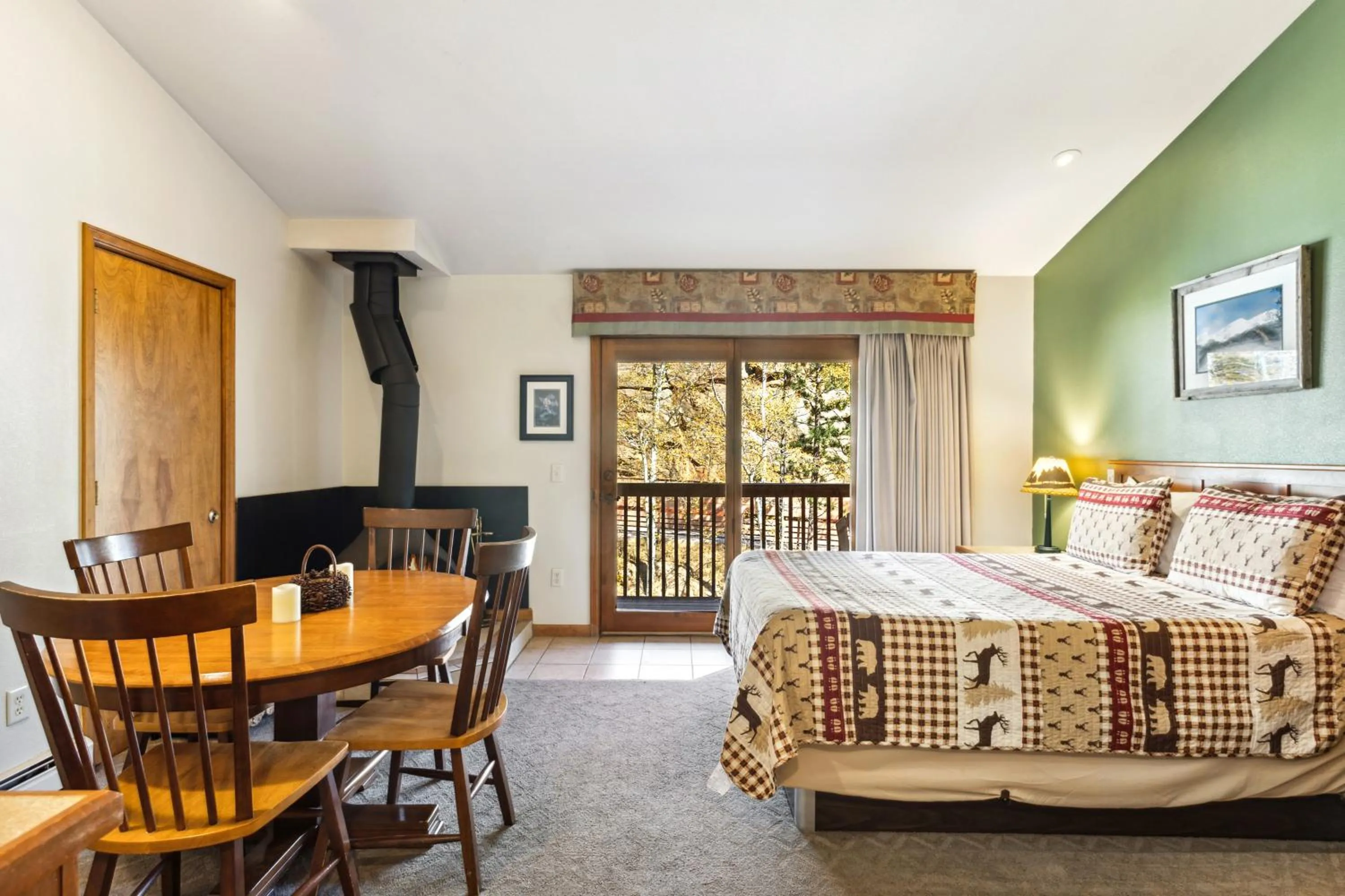 Bed in Ponderosa Lodge