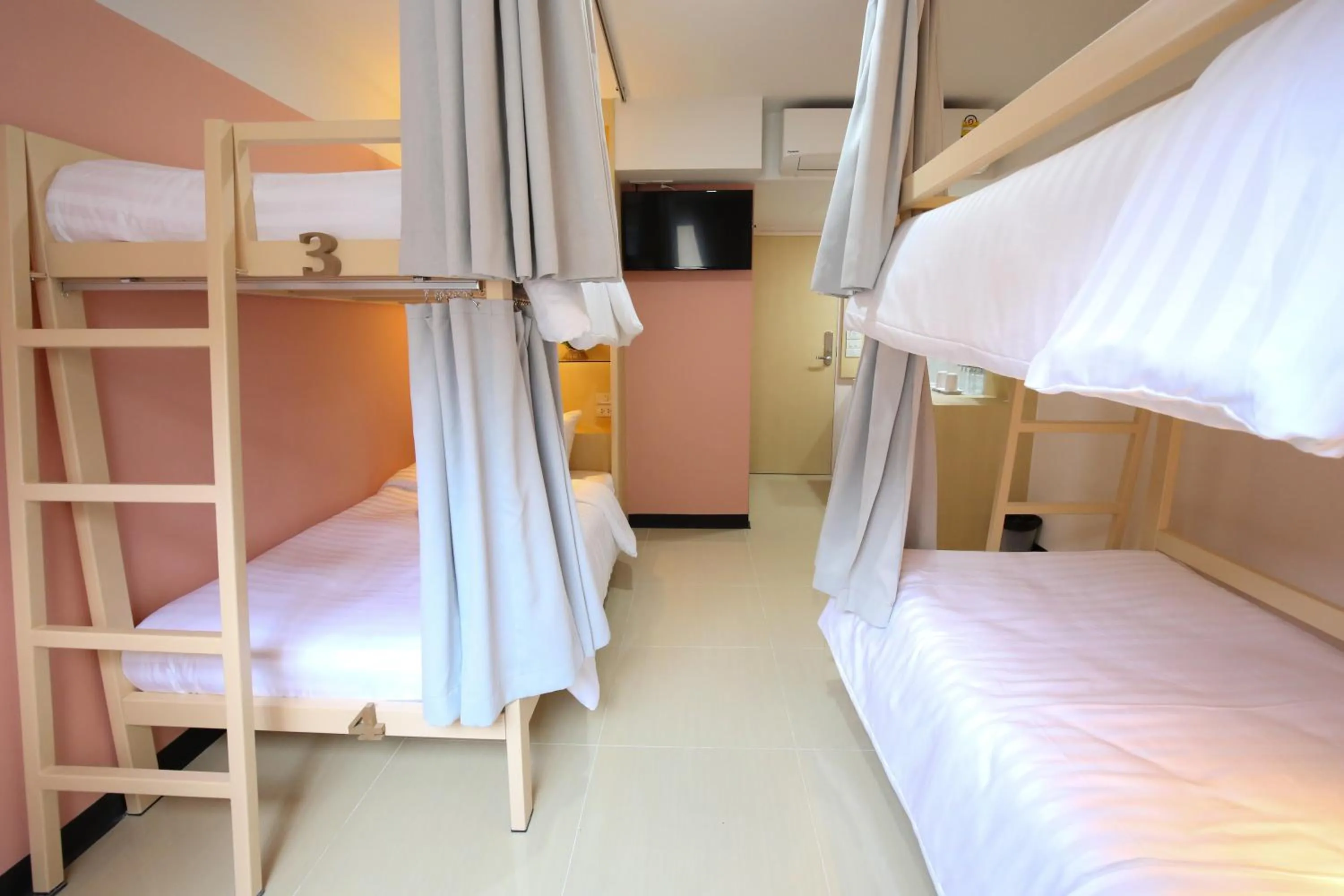 bunk bed, Bed in Lucky panda Hotel