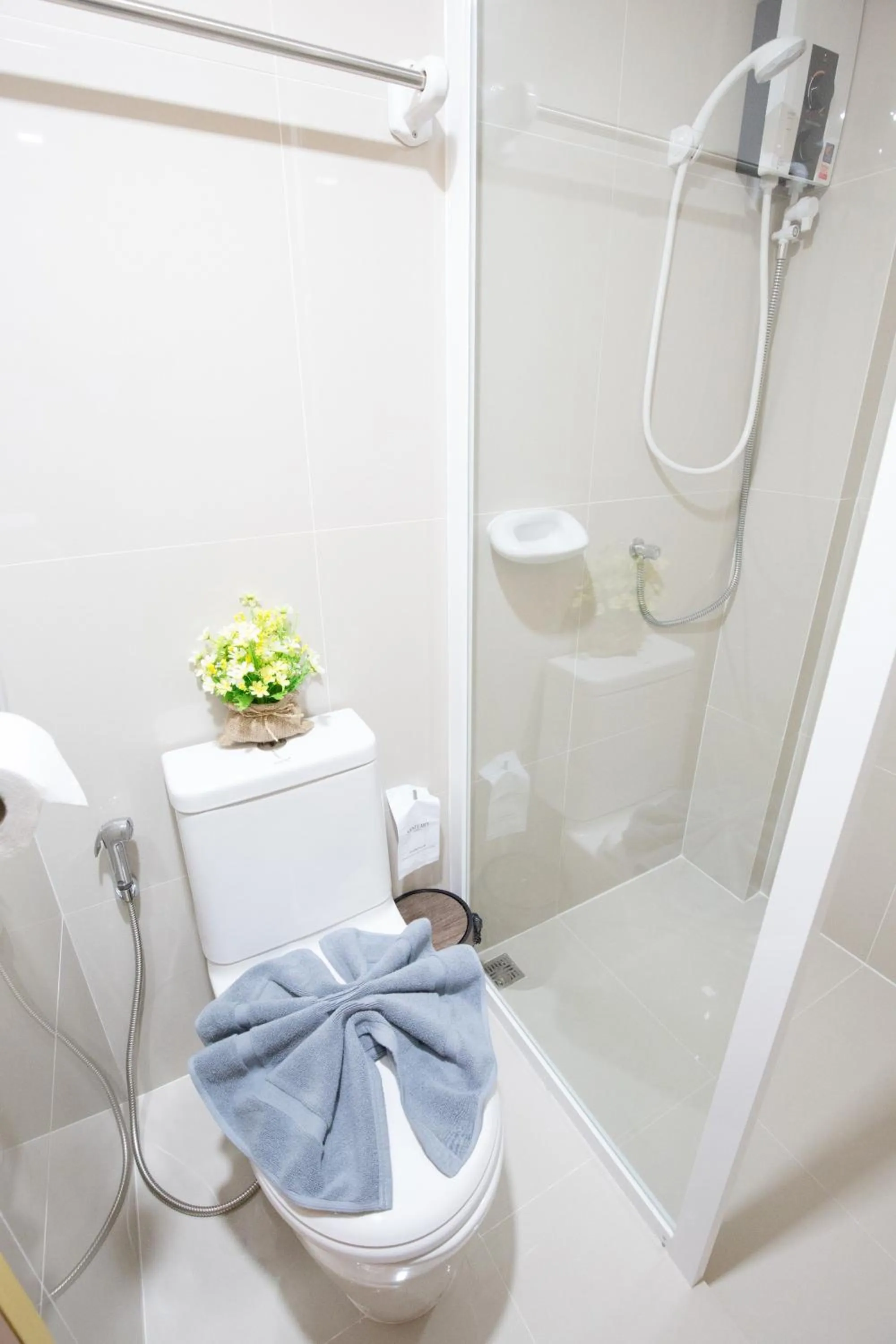 Shower in Lucky panda Hotel