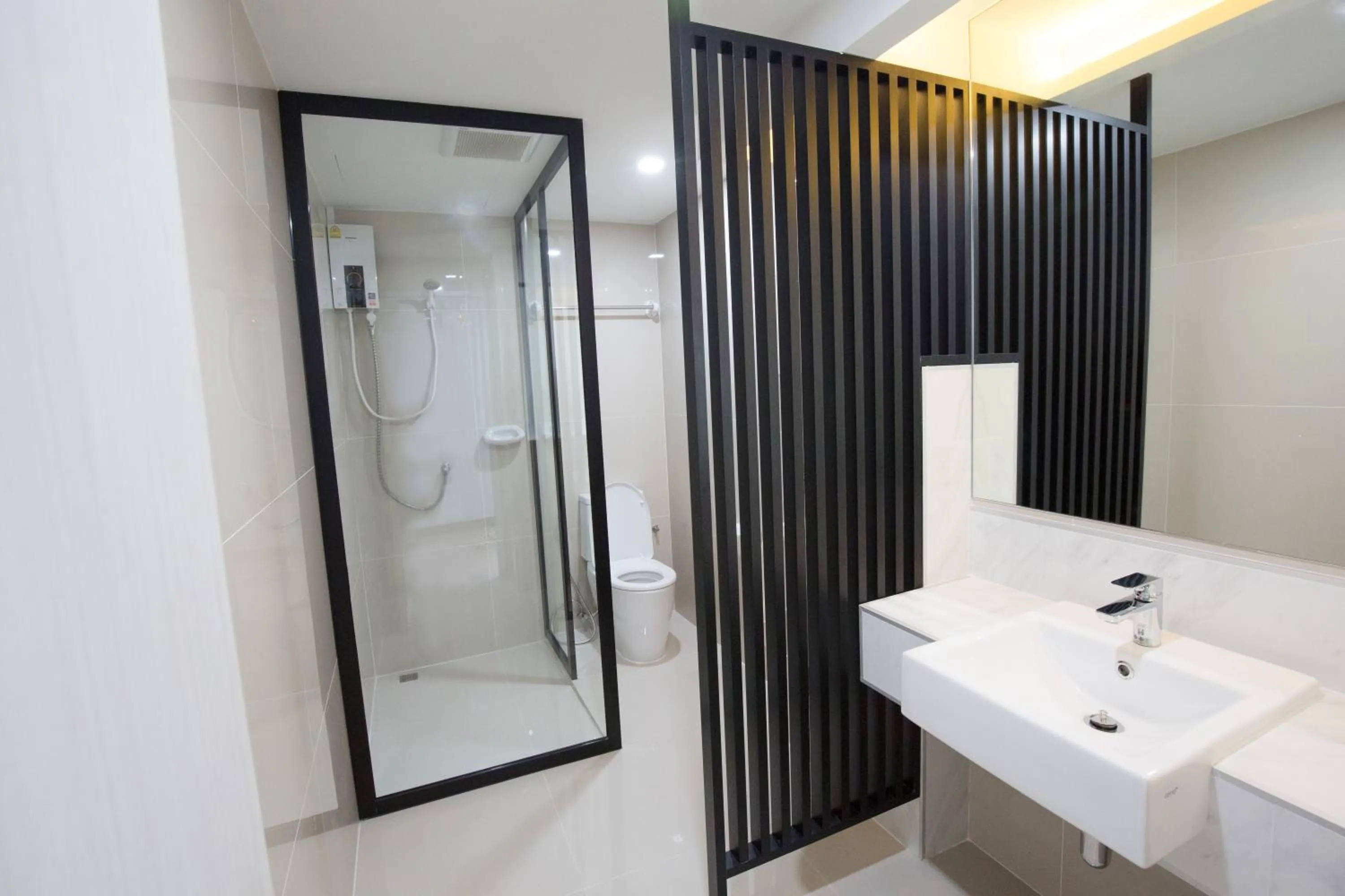 Shower in Lucky panda Hotel