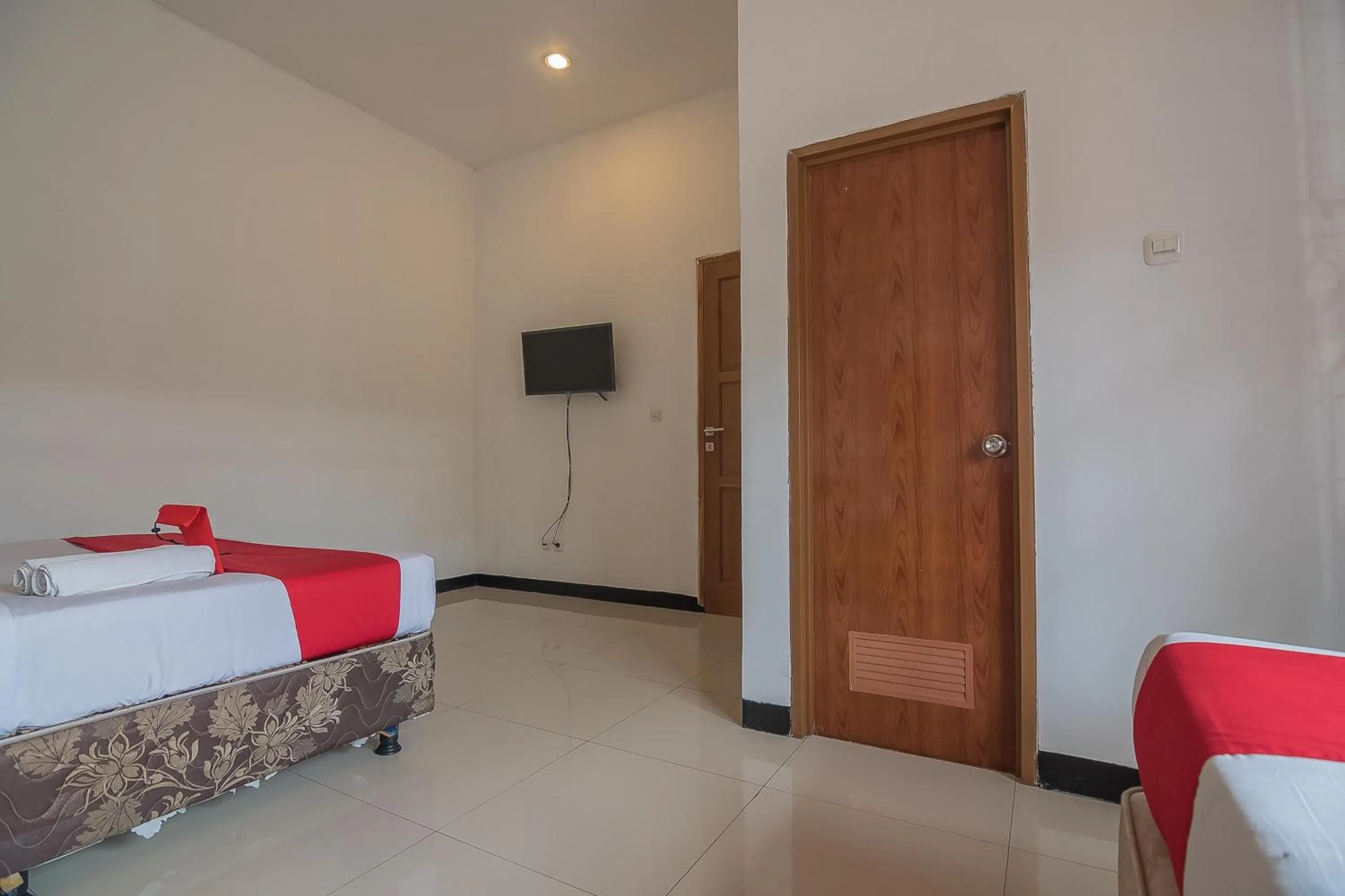 Bedroom, Bed in RedDoorz @ Maribaya Street 2