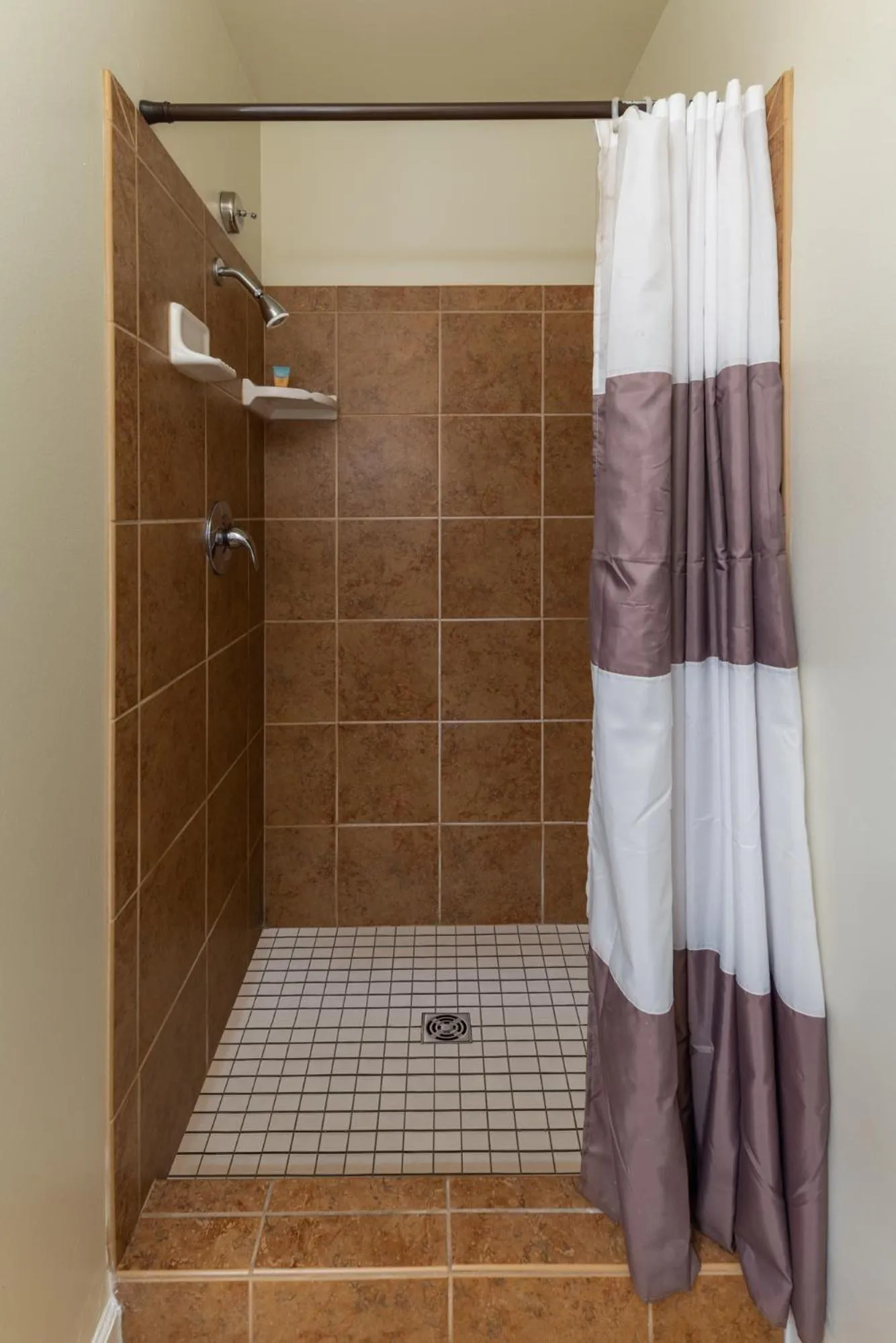 Shower in Arnold Meadowmont Lodge