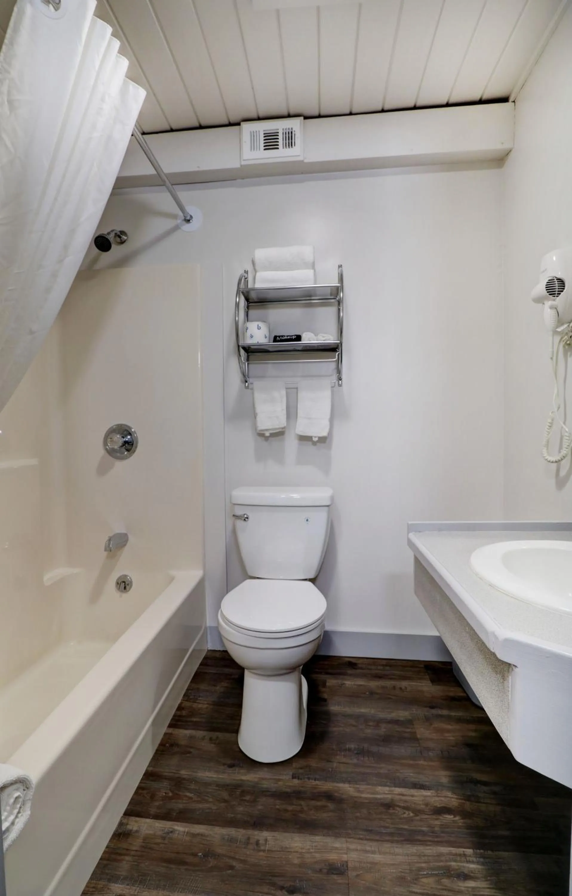 Bathroom in Canaan Motel