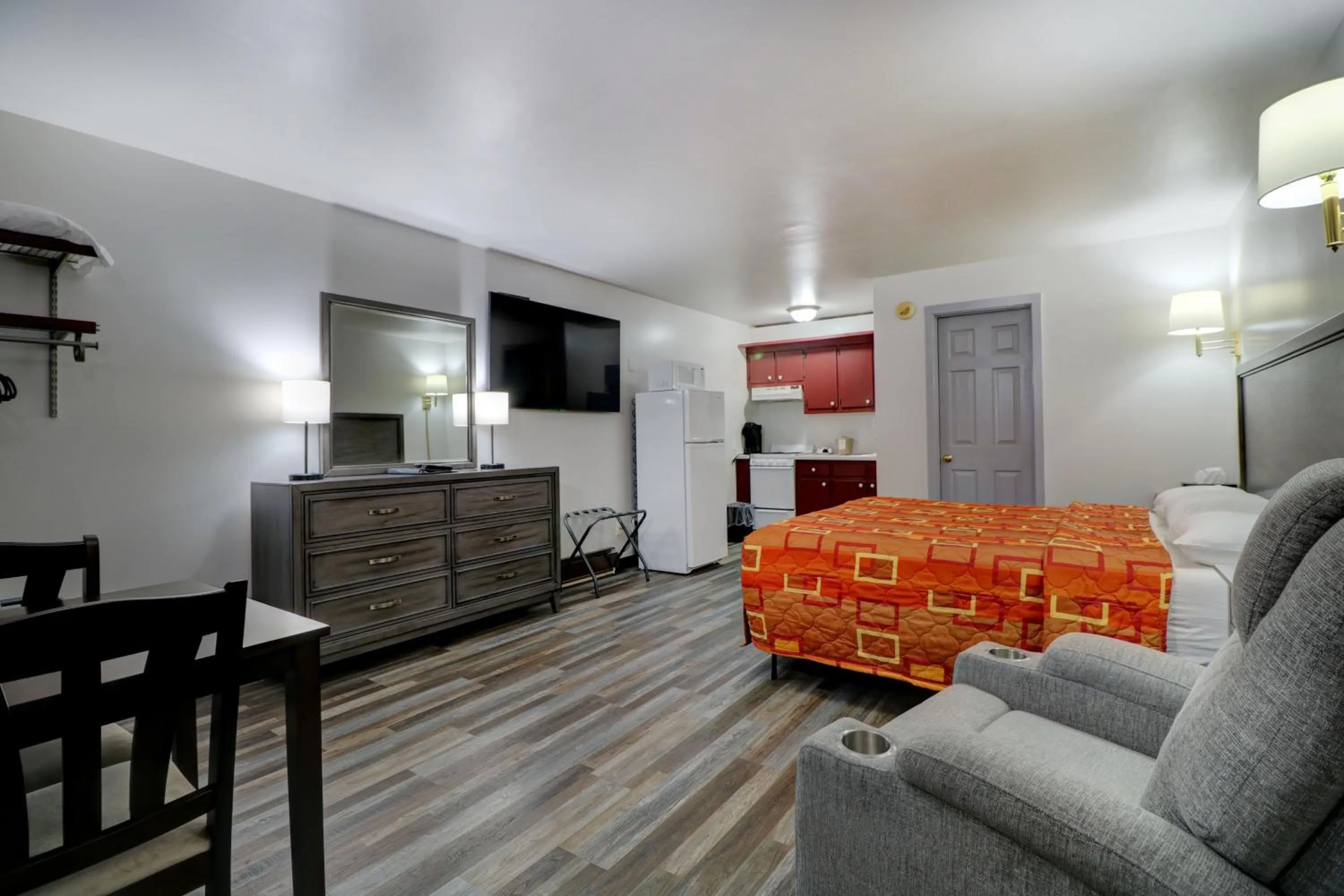 Kitchen or kitchenette in Canaan Motel