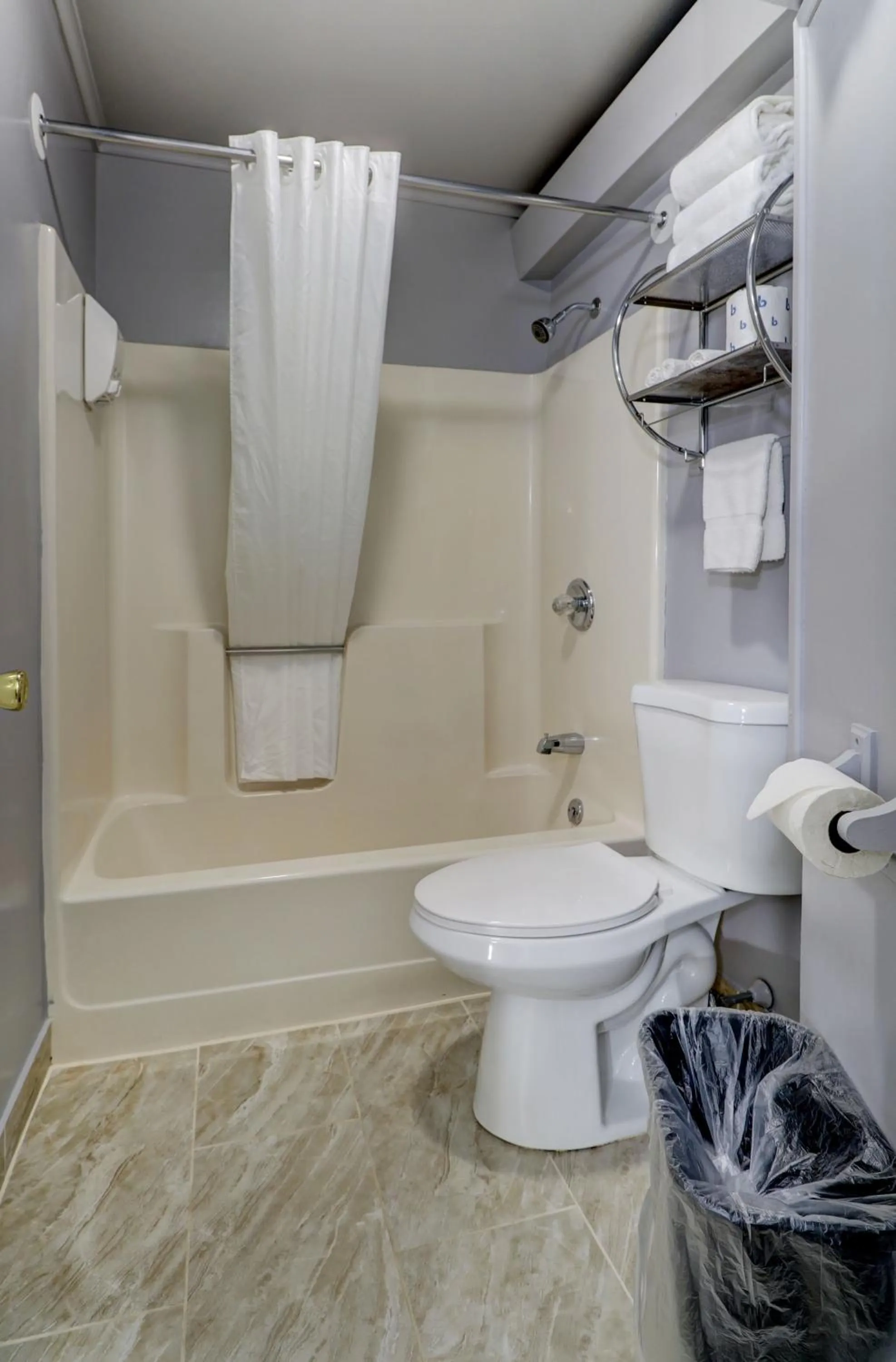 Bathroom in Canaan Motel