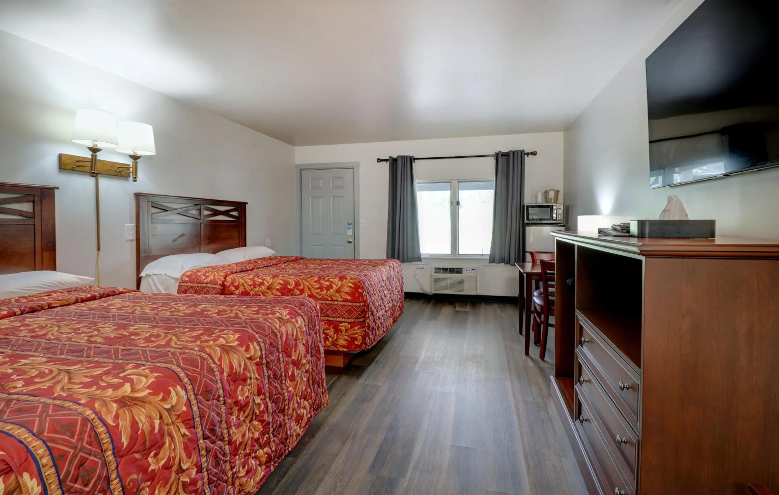 Bedroom, Bed in Canaan Motel