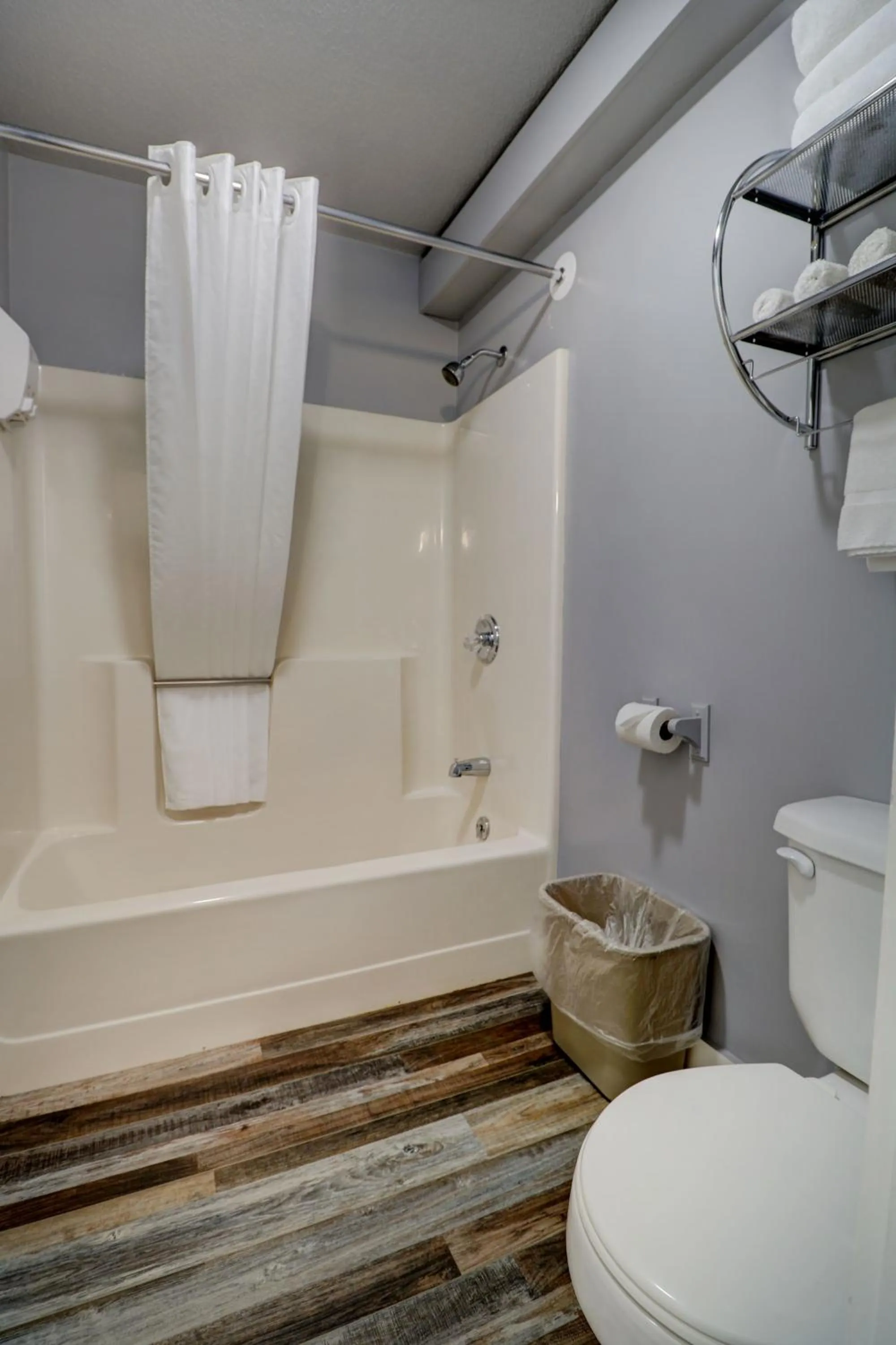 Bathroom in Canaan Motel