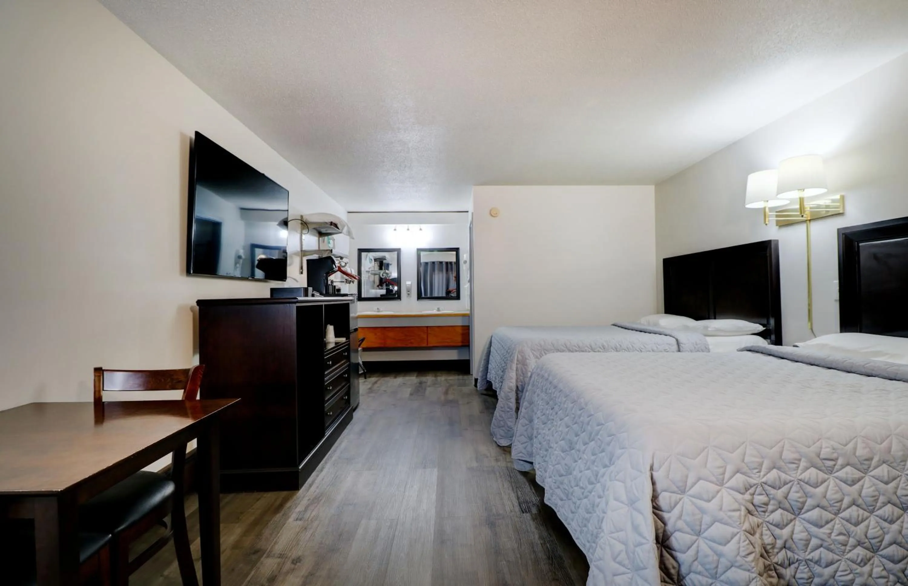 Bedroom, Bed in Canaan Motel