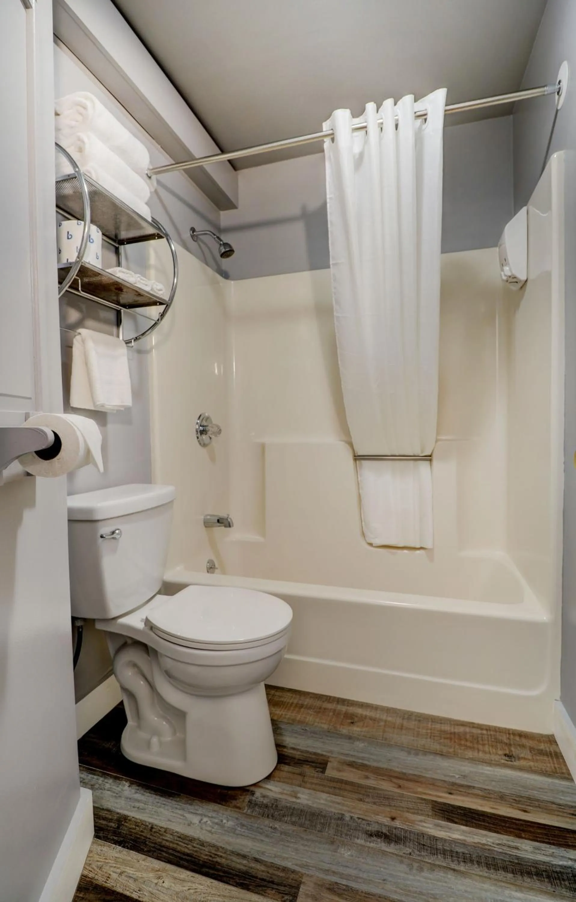 Bathroom in Canaan Motel