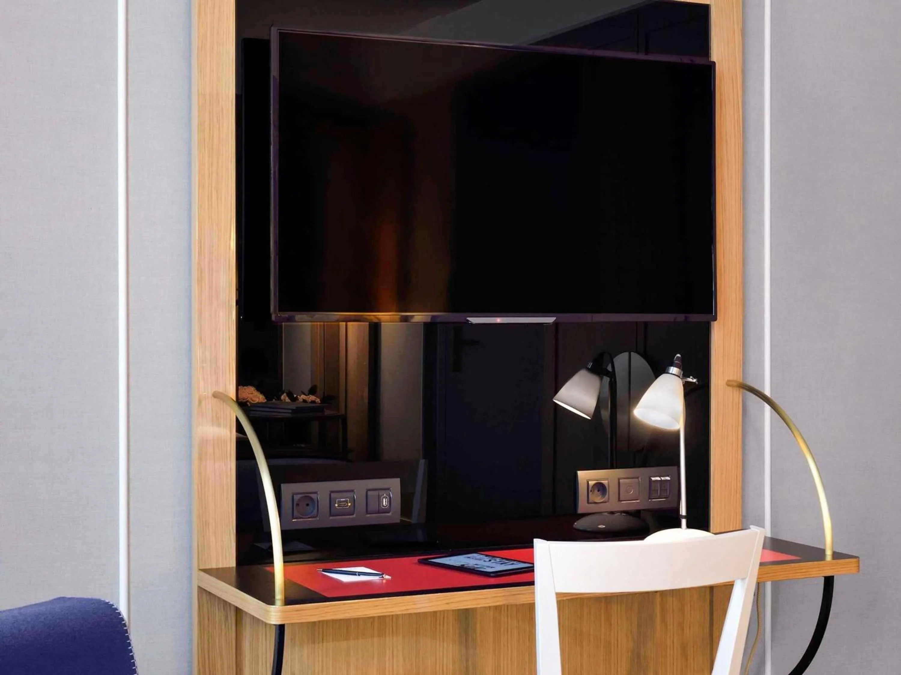 Photo of the whole room in l'Echiquier Opéra Hotel Paris - MGallery Collection