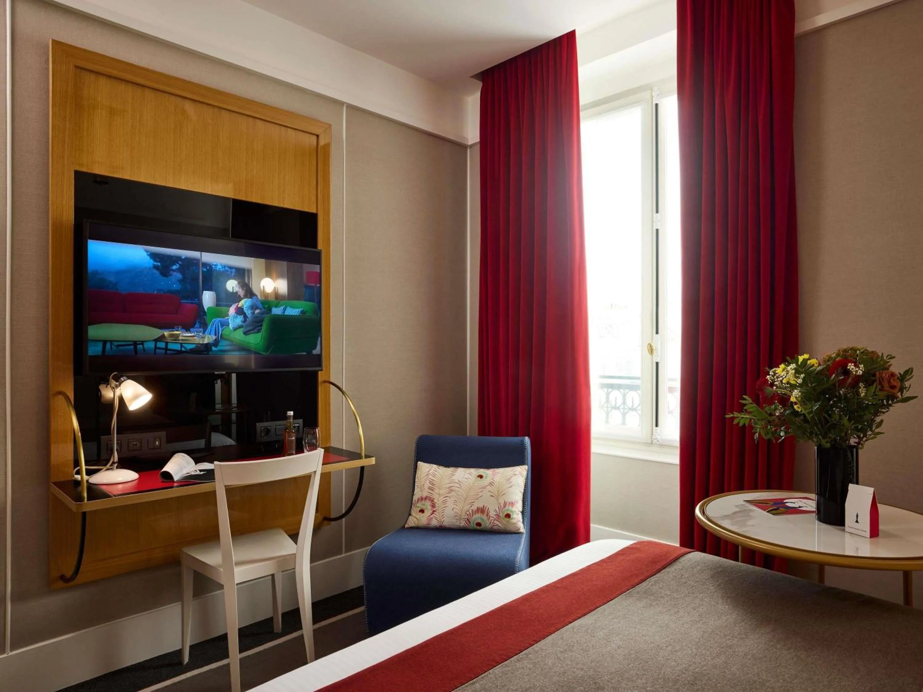 Bedroom in l'Echiquier Opéra Hotel Paris - MGallery Collection