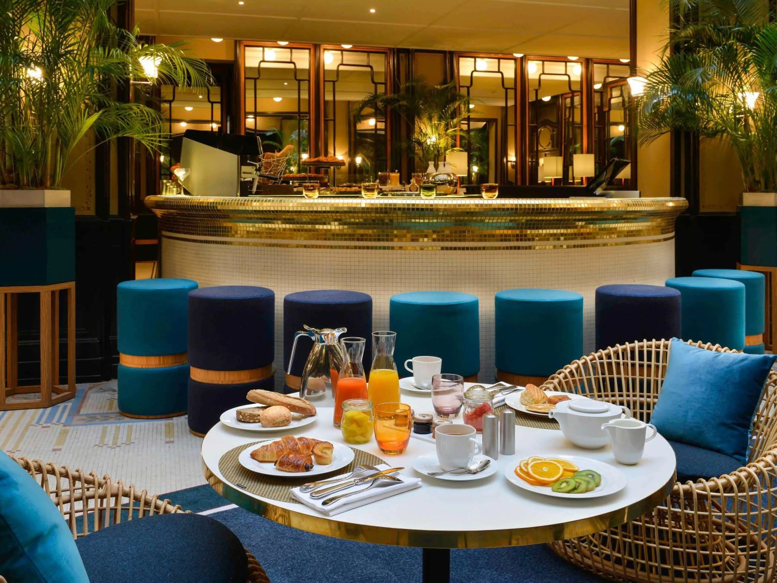 Lounge or bar in l'Echiquier Opéra Hotel Paris - MGallery Collection