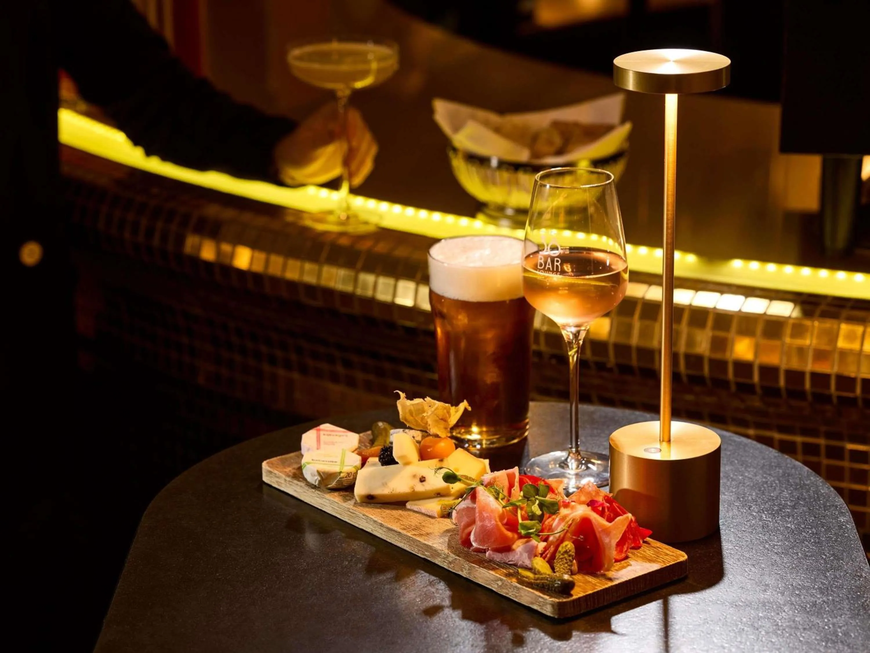 Lounge or bar in l'Echiquier Opéra Hotel Paris - MGallery Collection